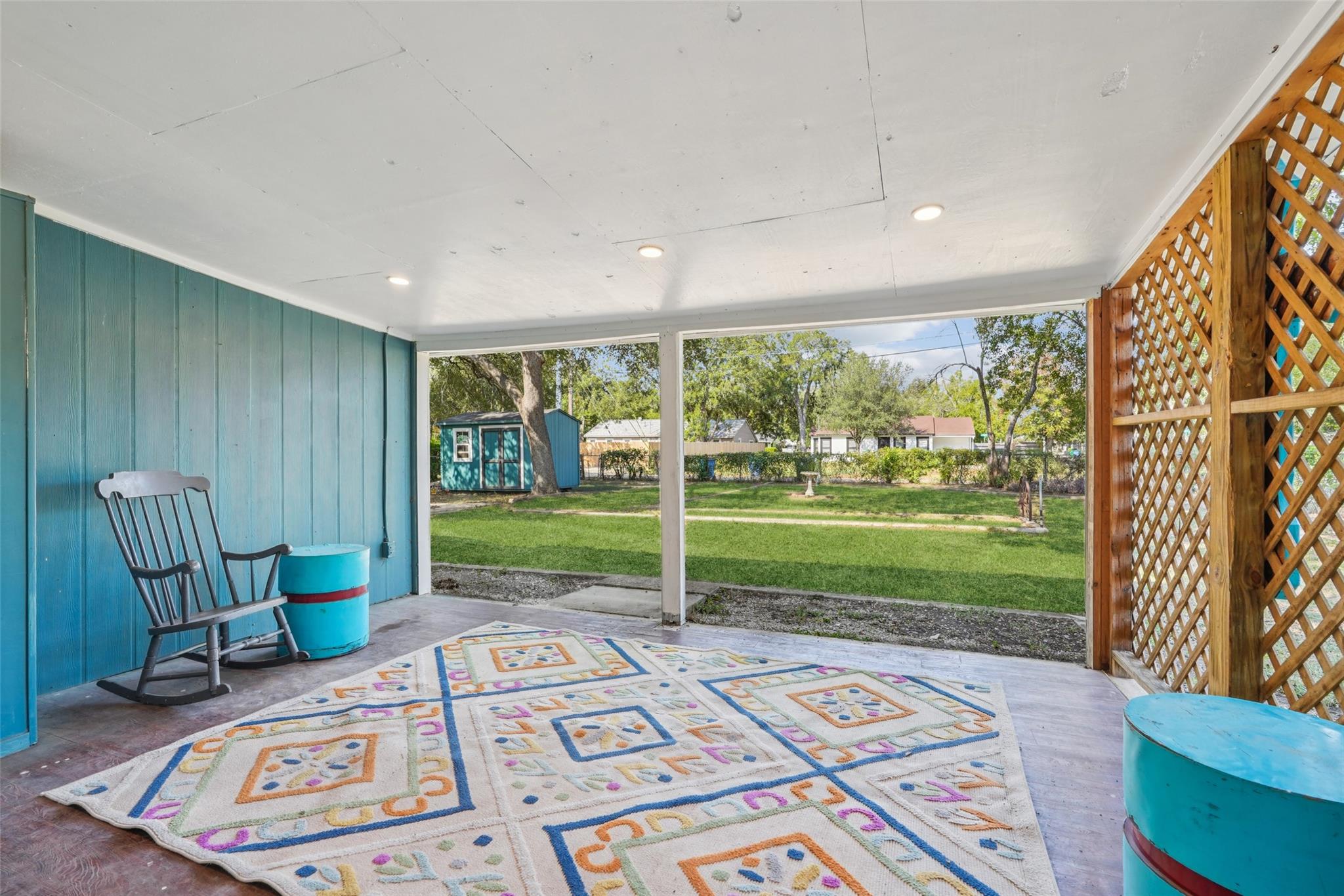 Image 33 of 40 For 402 Burges St