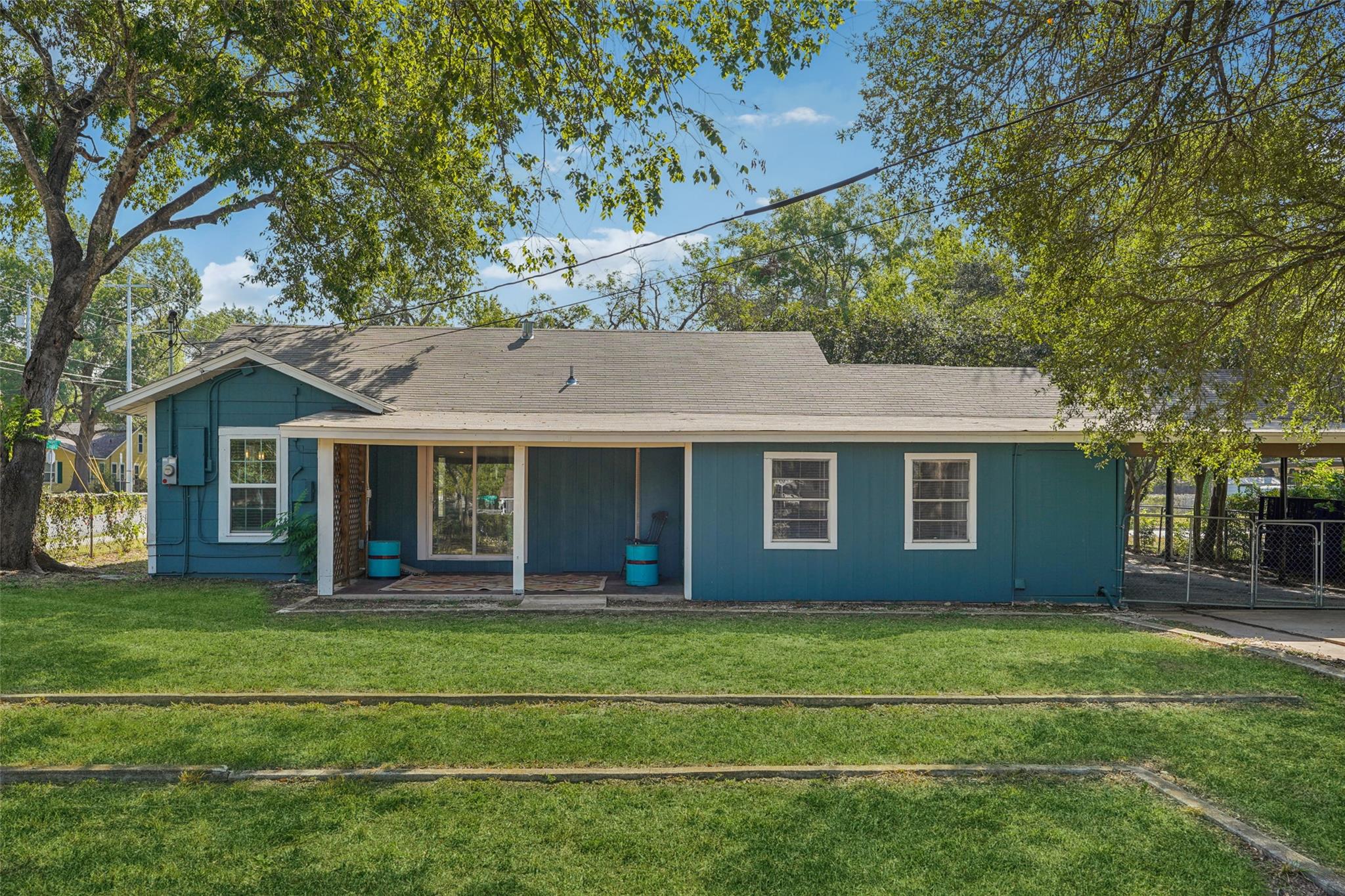 Image 35 of 40 For 402 Burges St