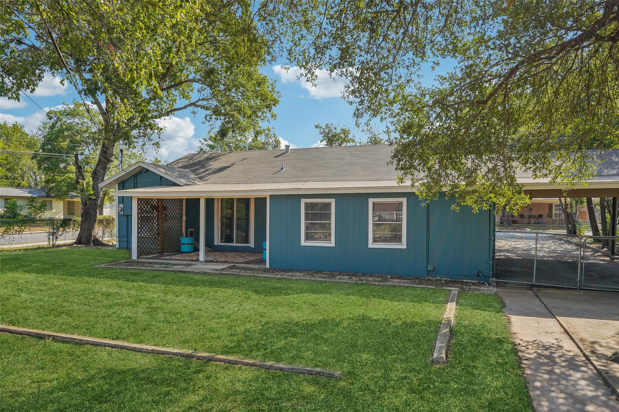 Image 36 of 40 For 402 Burges St