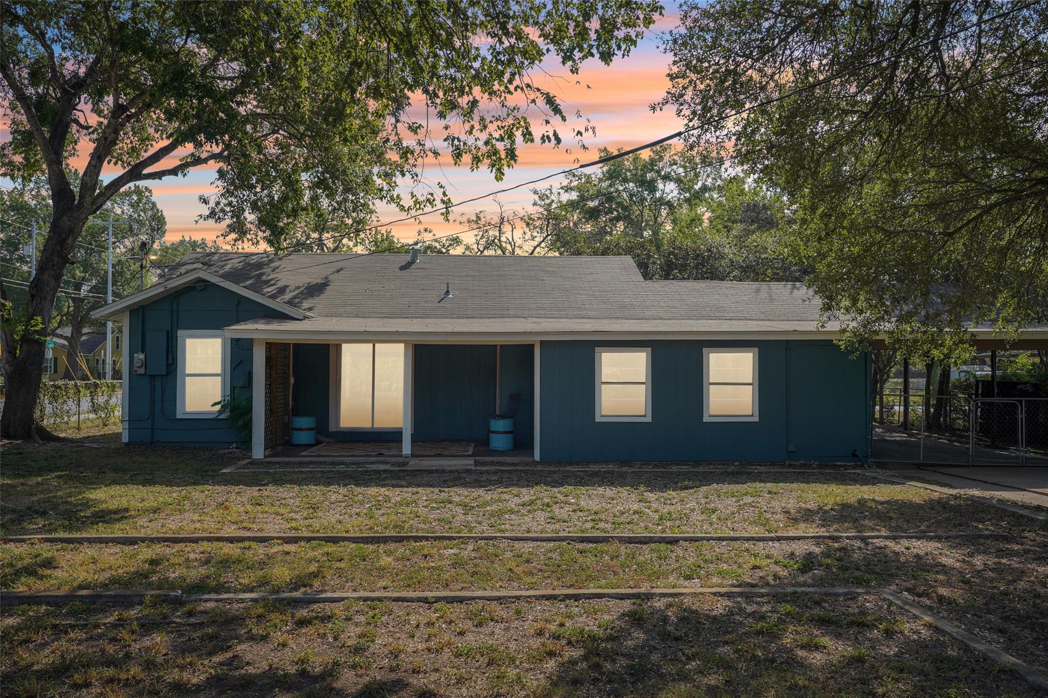 Image 38 of 40 For 402 Burges St