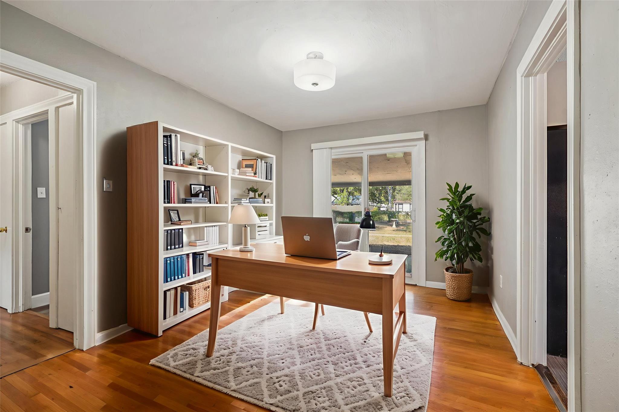 Image 4 of 40 For 402 Burges St