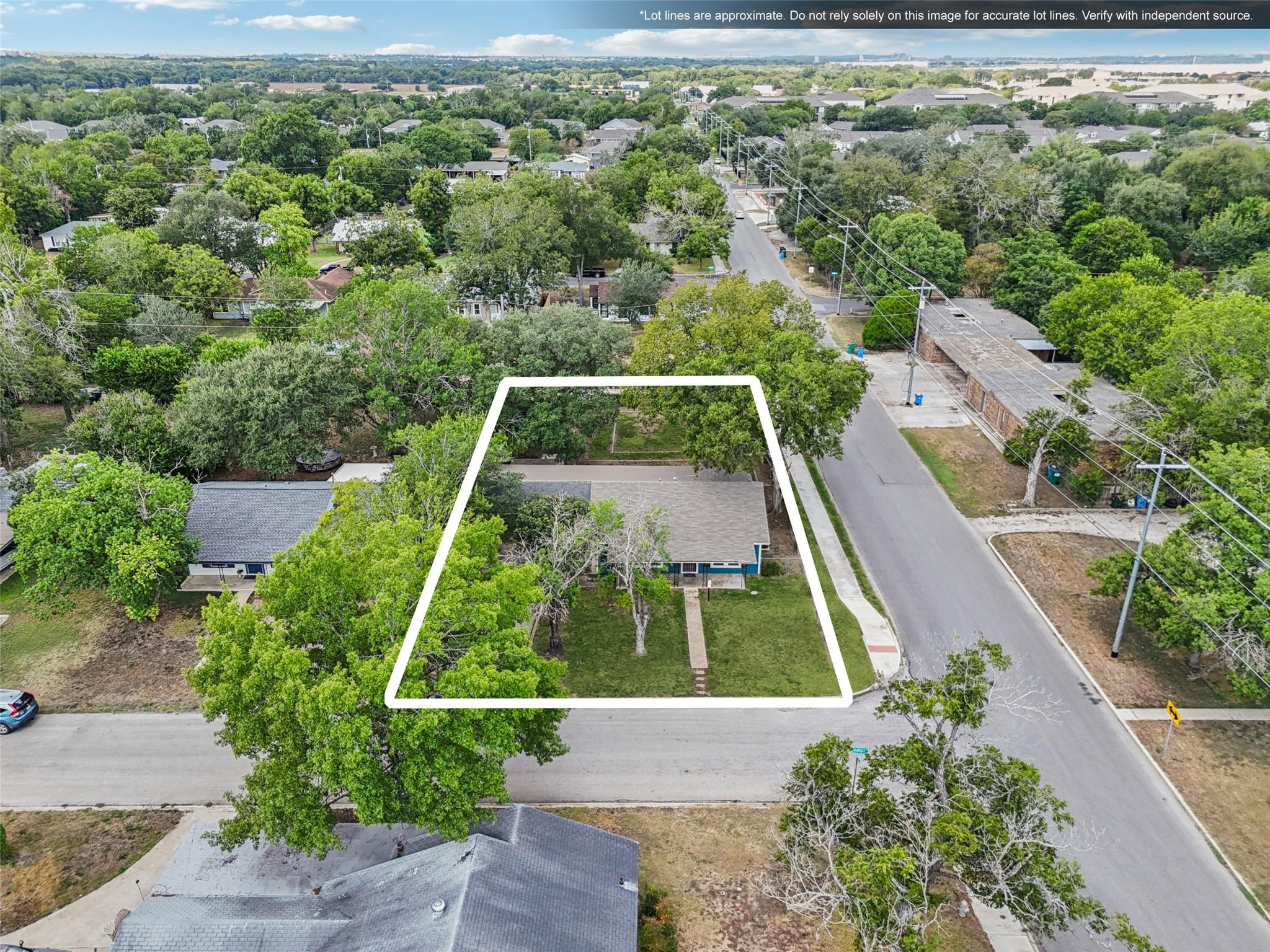 Image 7 of 40 For 402 Burges St