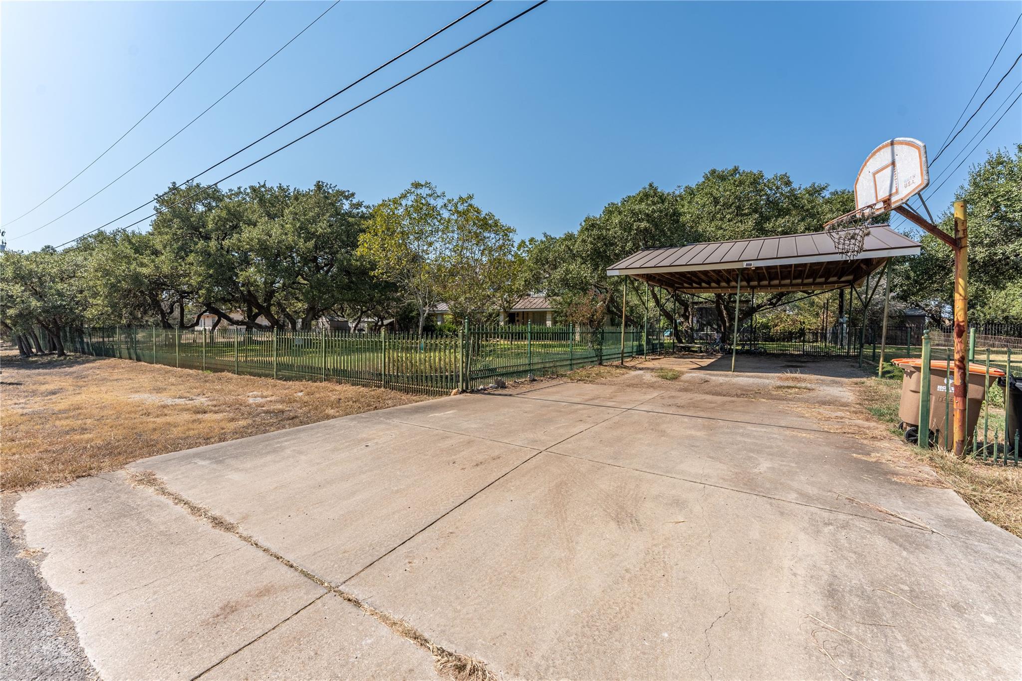 Image 38 of 40 For 2929 Overview Dr