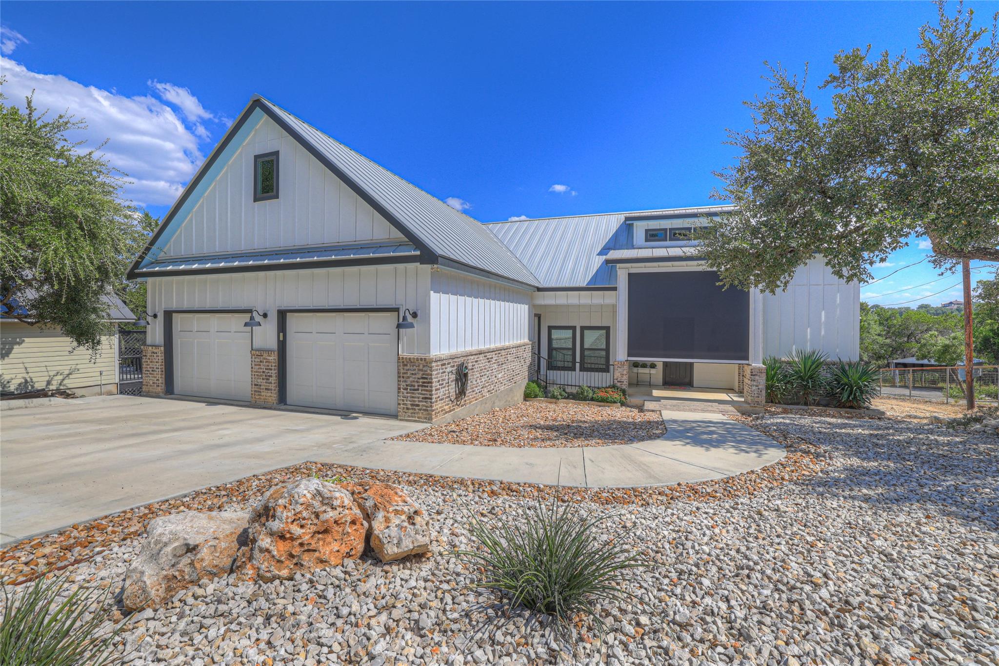 Image 3 of 40 For 1799 Lakeside Dr W