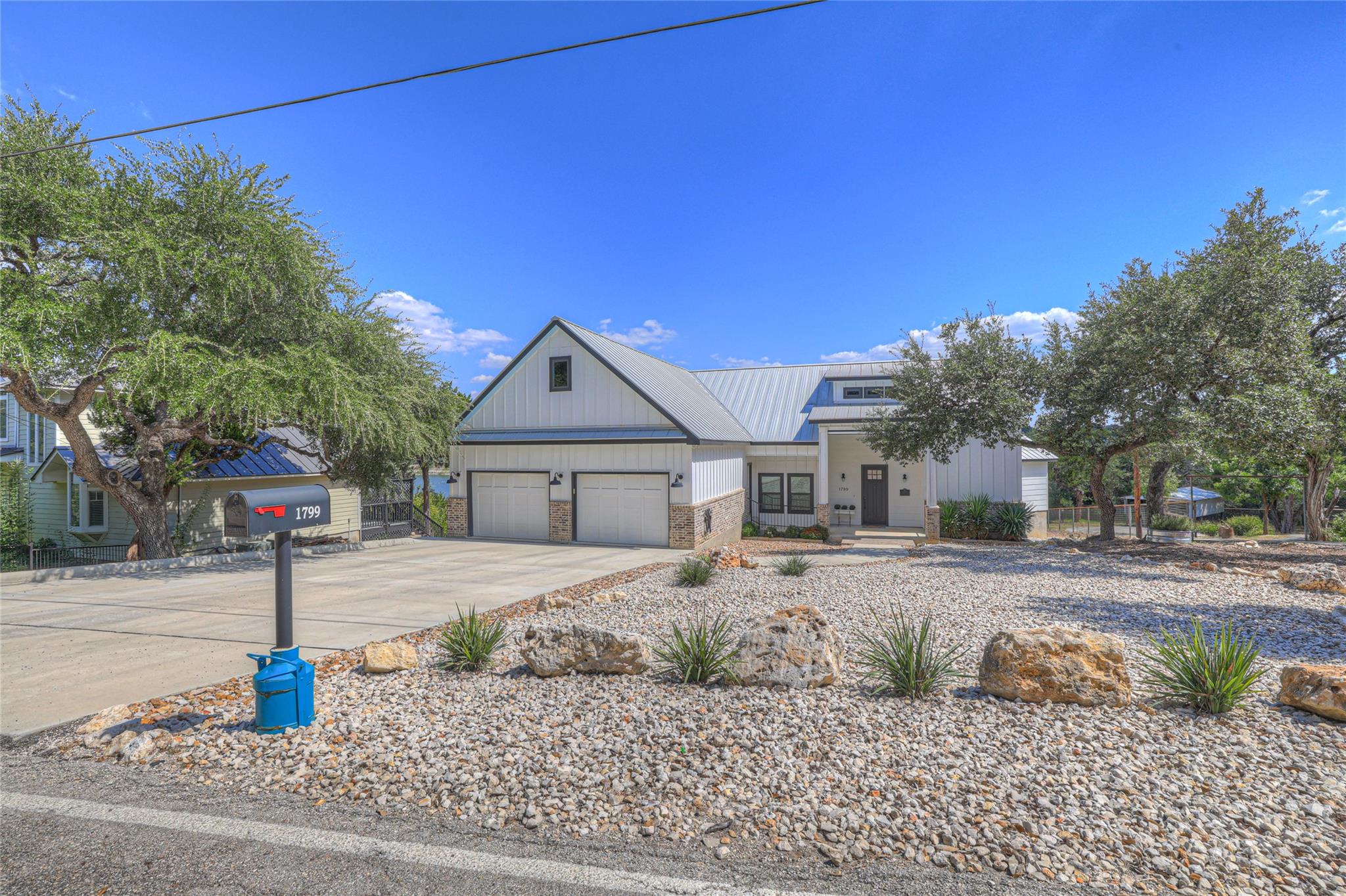 Image 4 of 40 For 1799 Lakeside Dr W