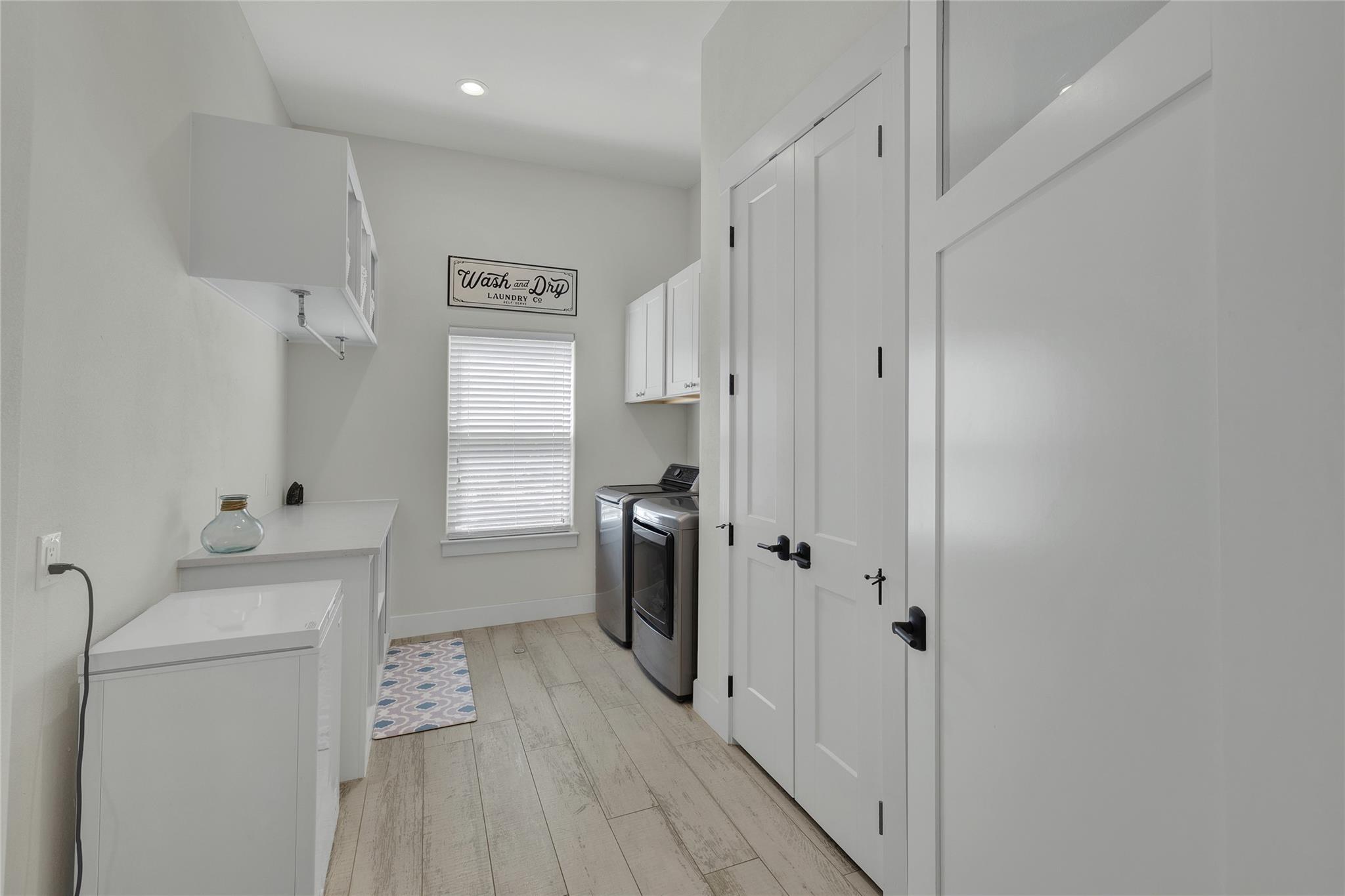 Image 7 of 40 For 1799 Lakeside Dr W