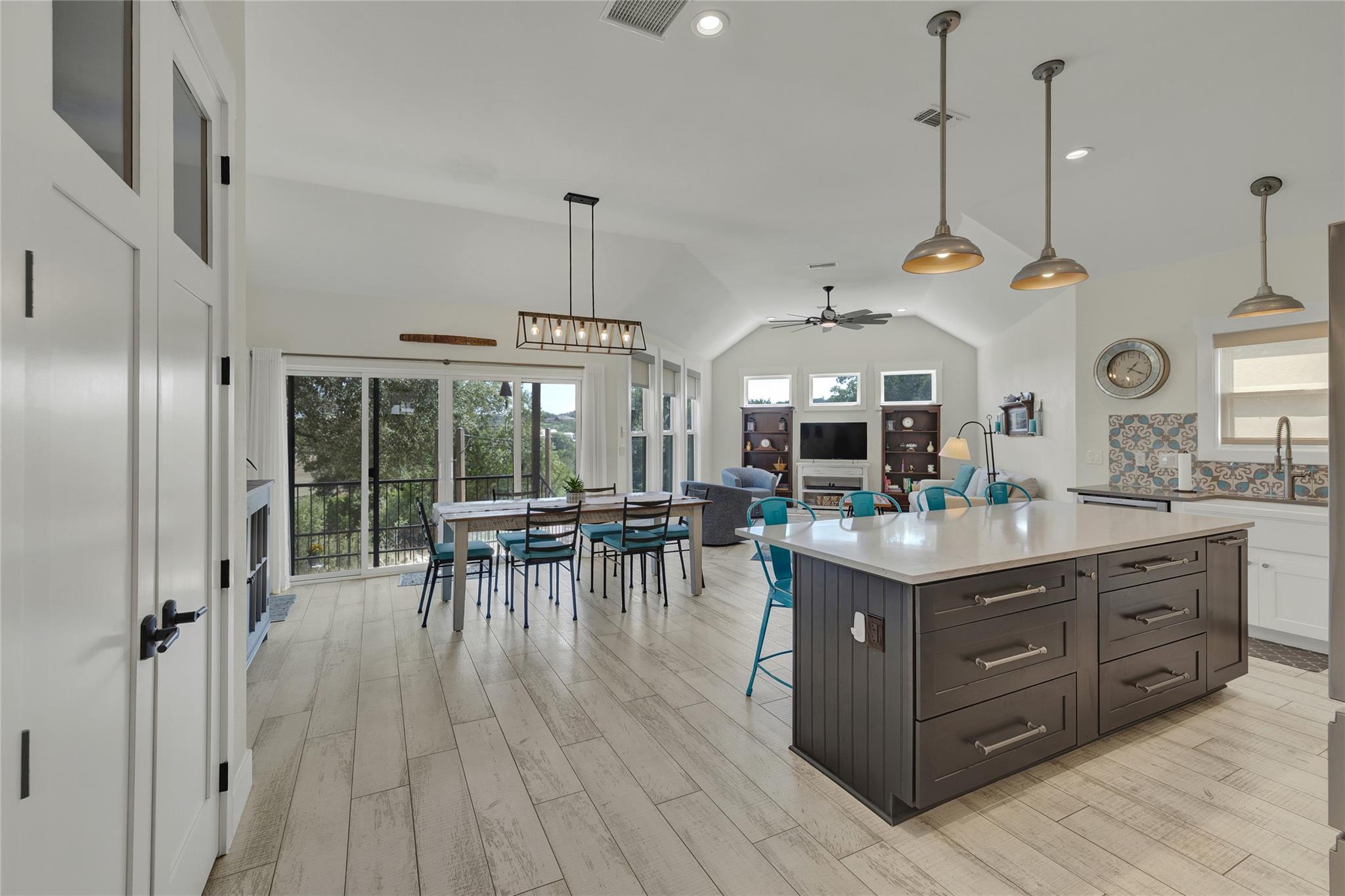 Image 9 of 40 For 1799 Lakeside Dr W