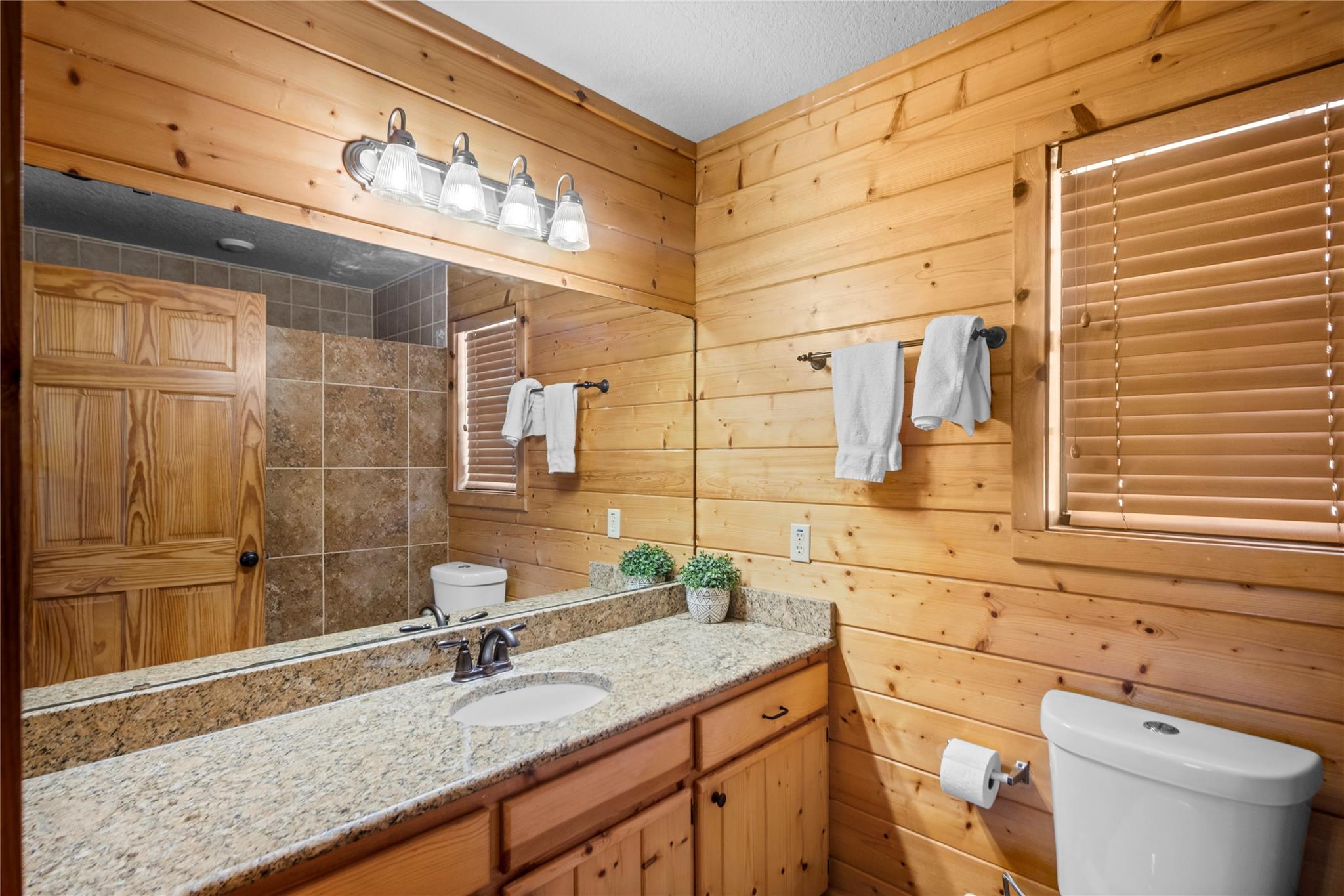 Image 16 of 33 For 360 Bluebonnet Rd