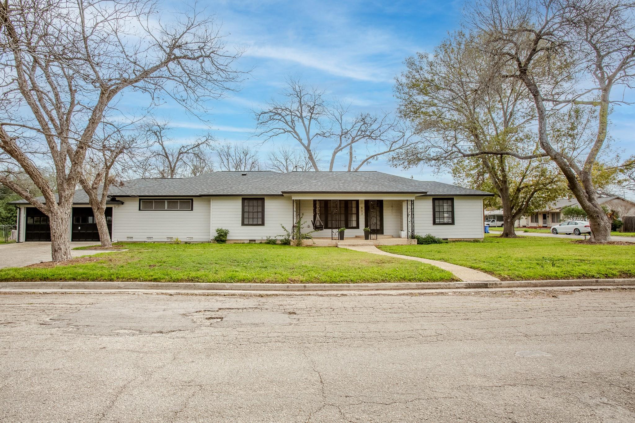 Details for 803 Peach St, Seguin, TX 78155