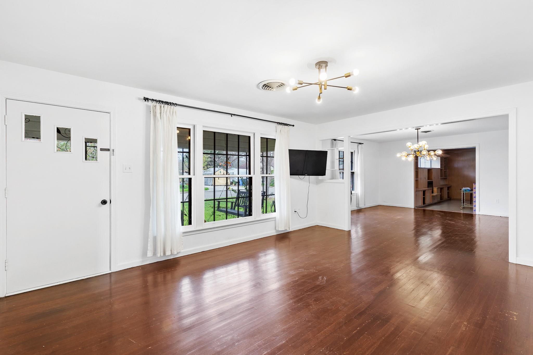 Image 4 of 33 For 803 Peach St