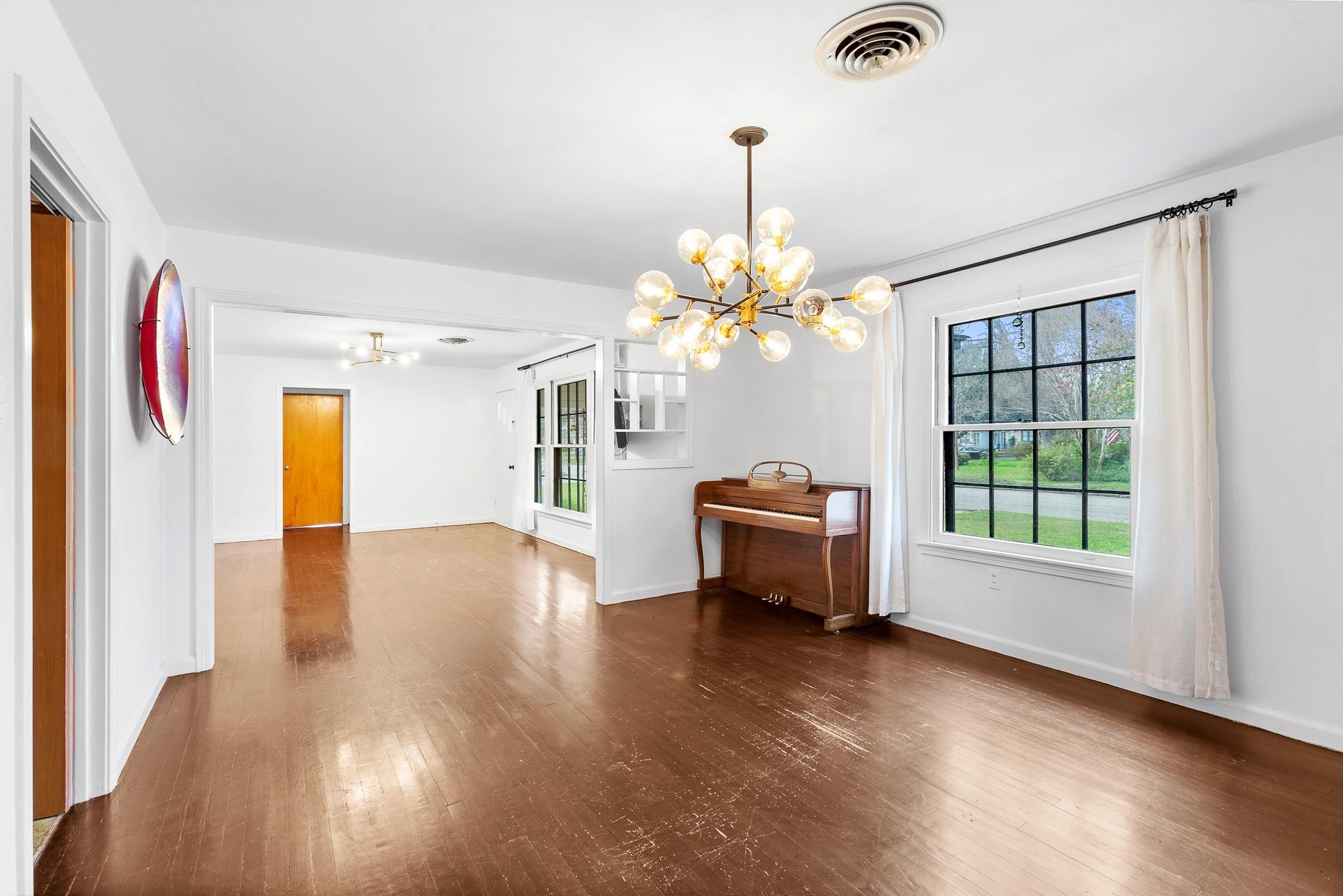 Image 6 of 33 For 803 Peach St