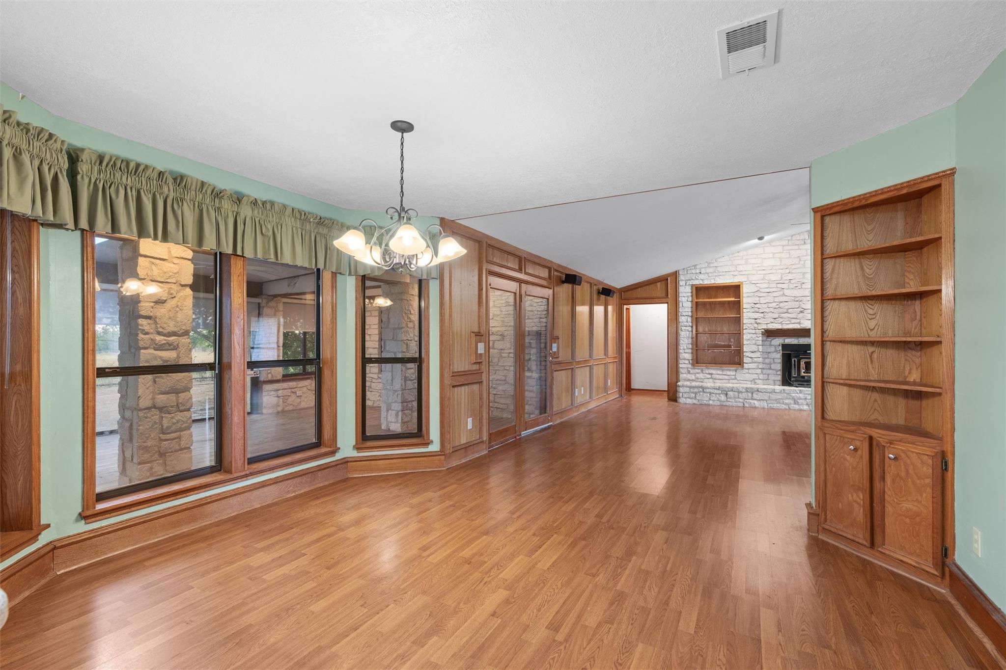 Image 12 of 27 For 400 County Road 440 Rds