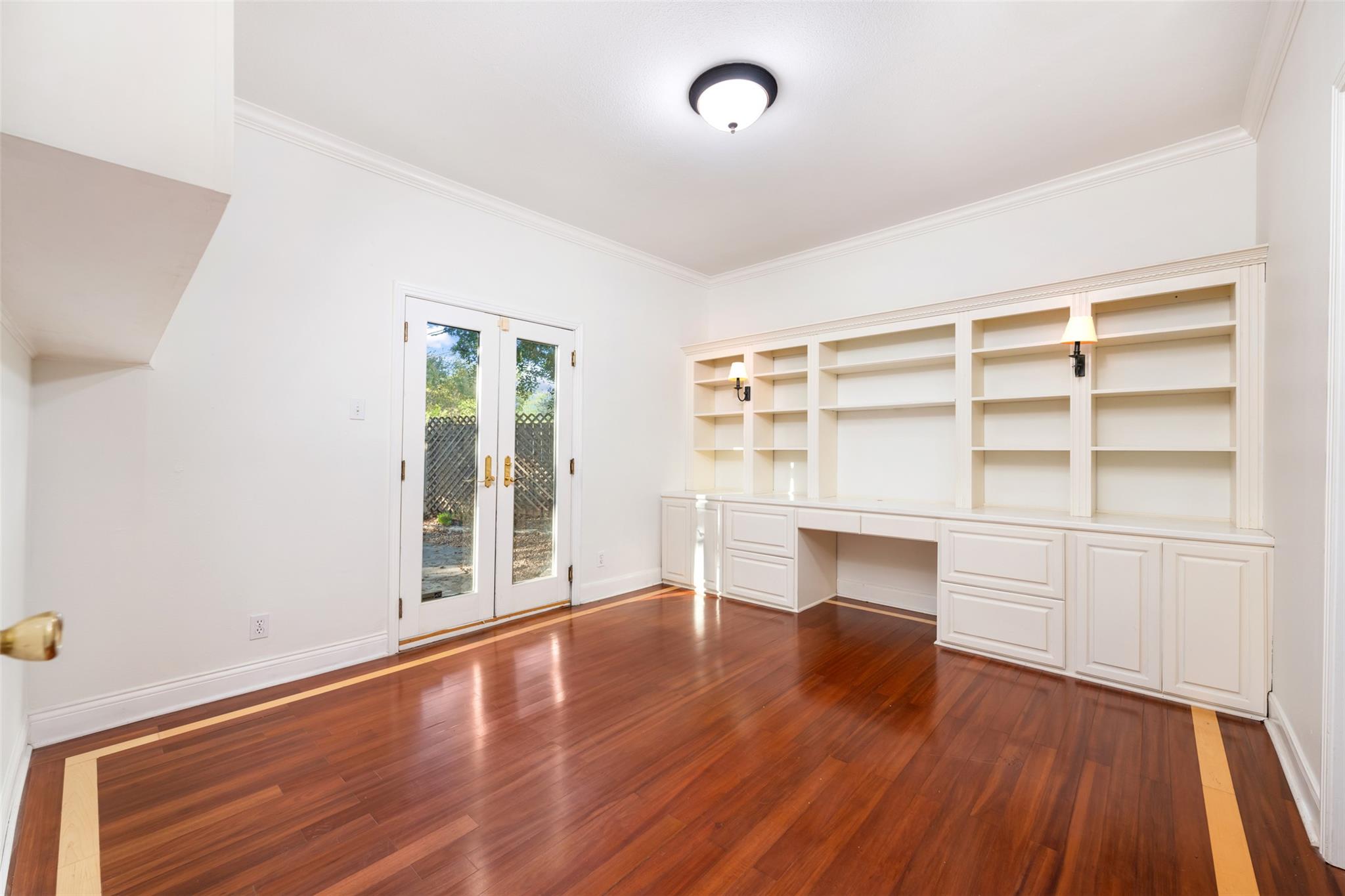 Image 19 of 38 For 4111 Burnet Rd W