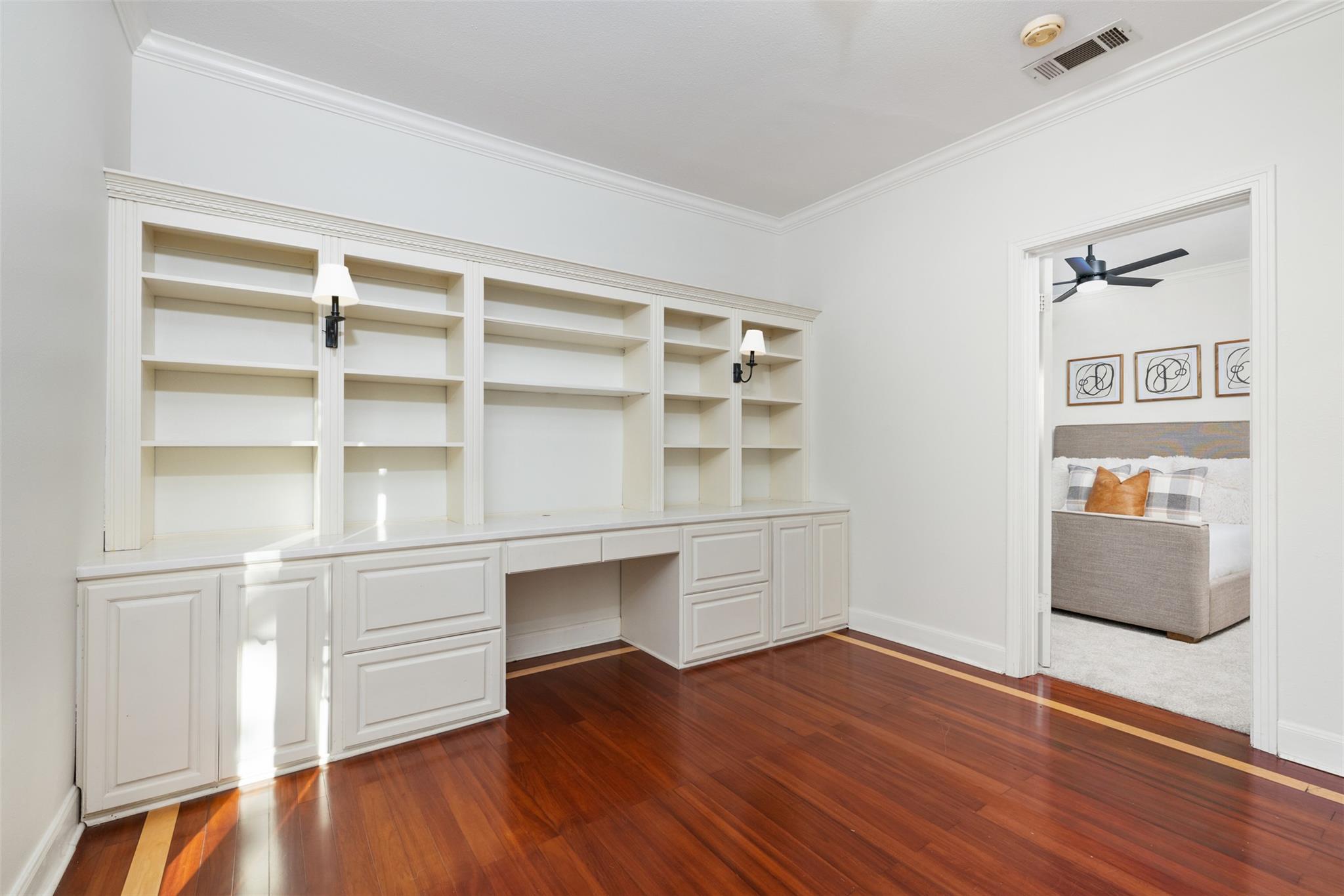 Image 20 of 38 For 4111 Burnet Rd W