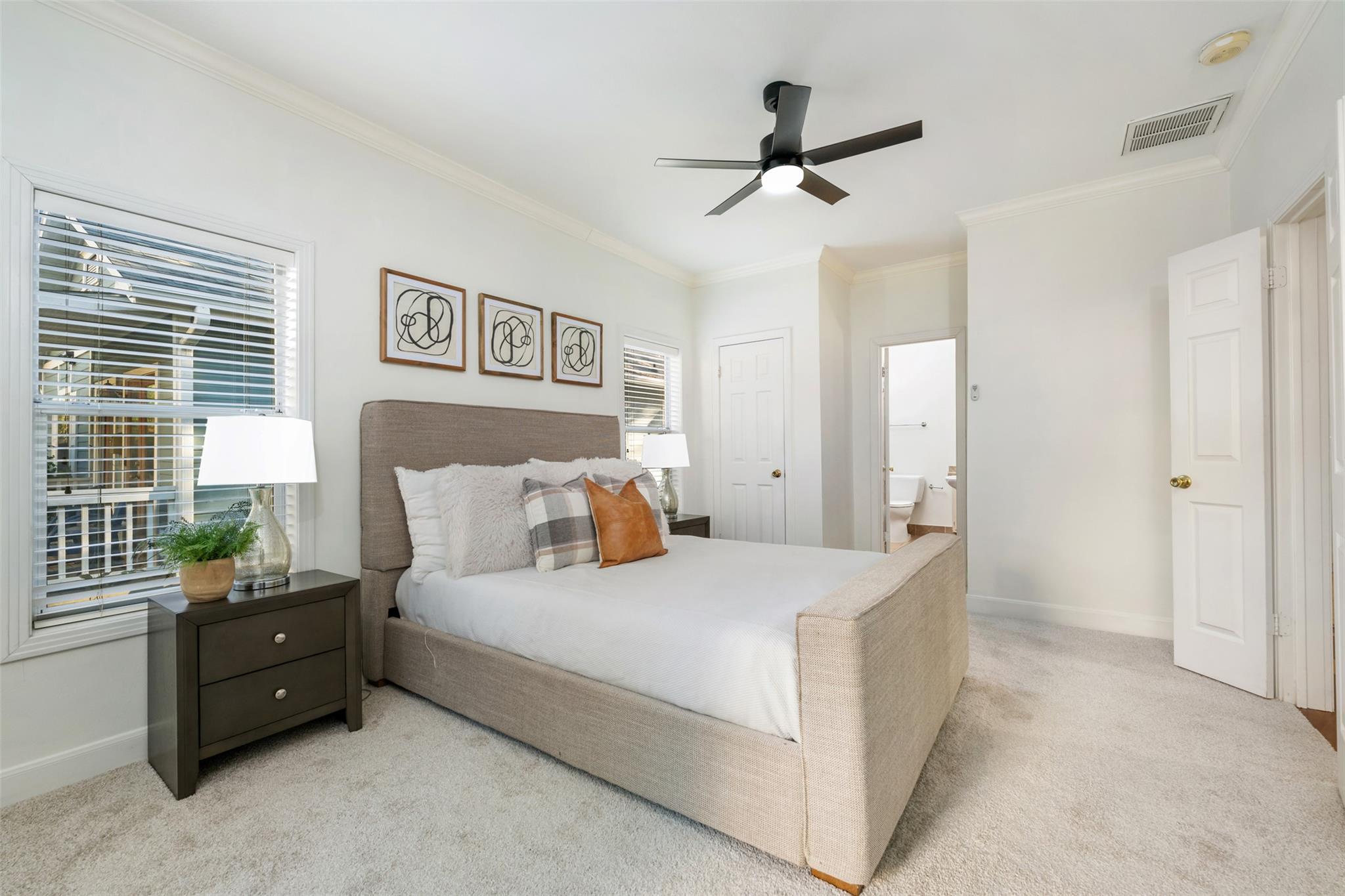 Image 23 of 38 For 4111 Burnet Rd W