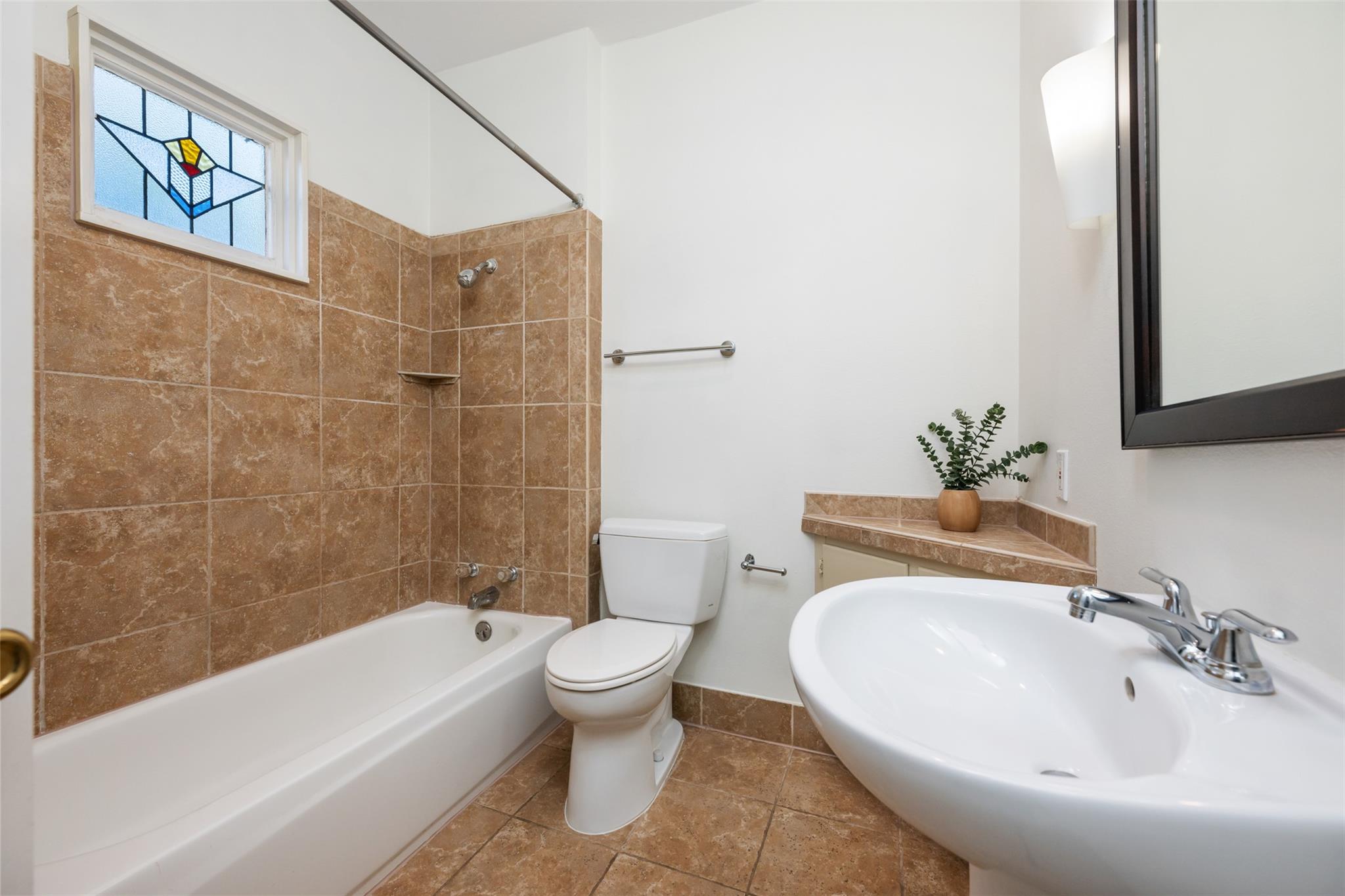 Image 25 of 38 For 4111 Burnet Rd W