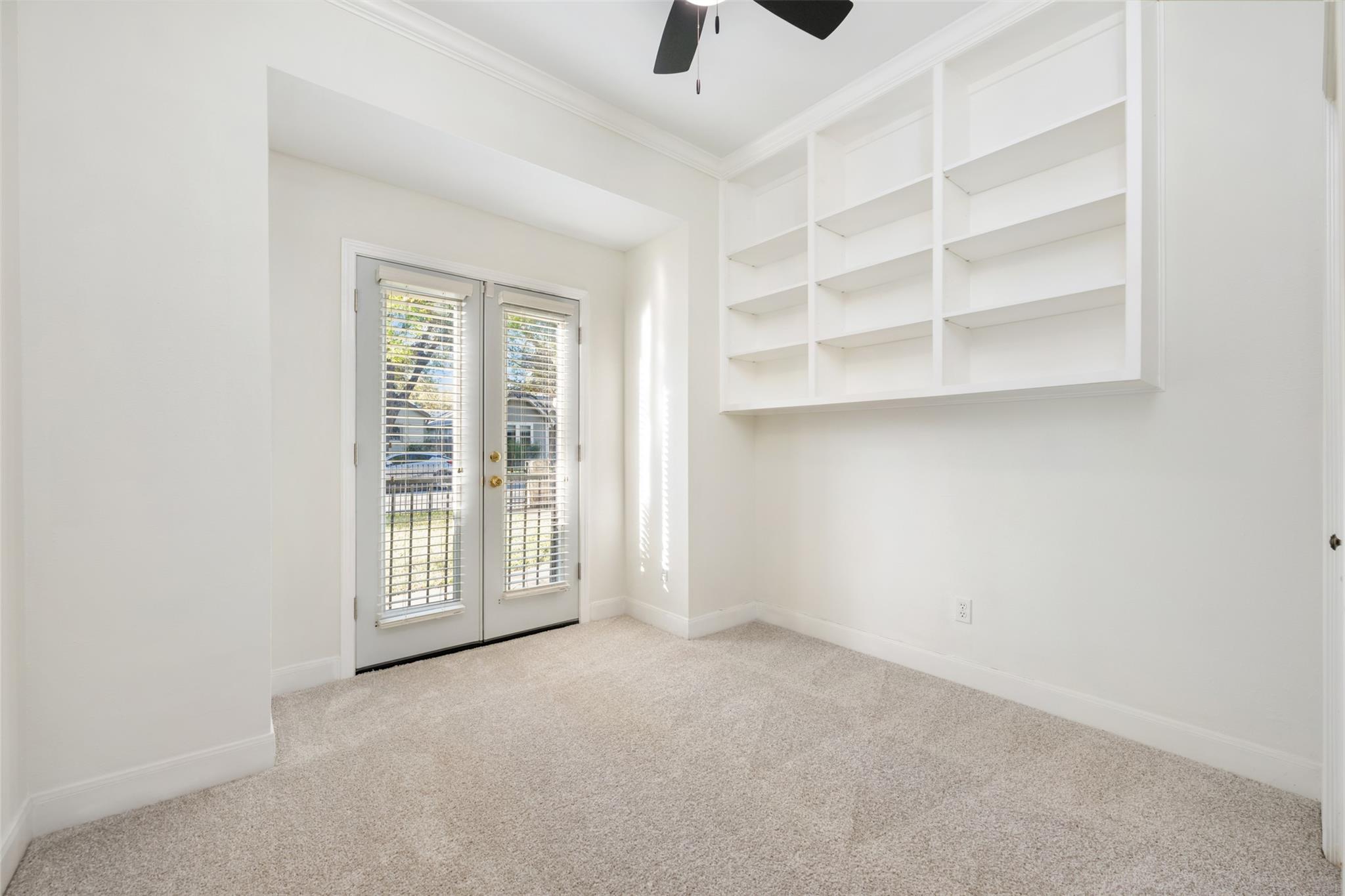 Image 26 of 38 For 4111 Burnet Rd W