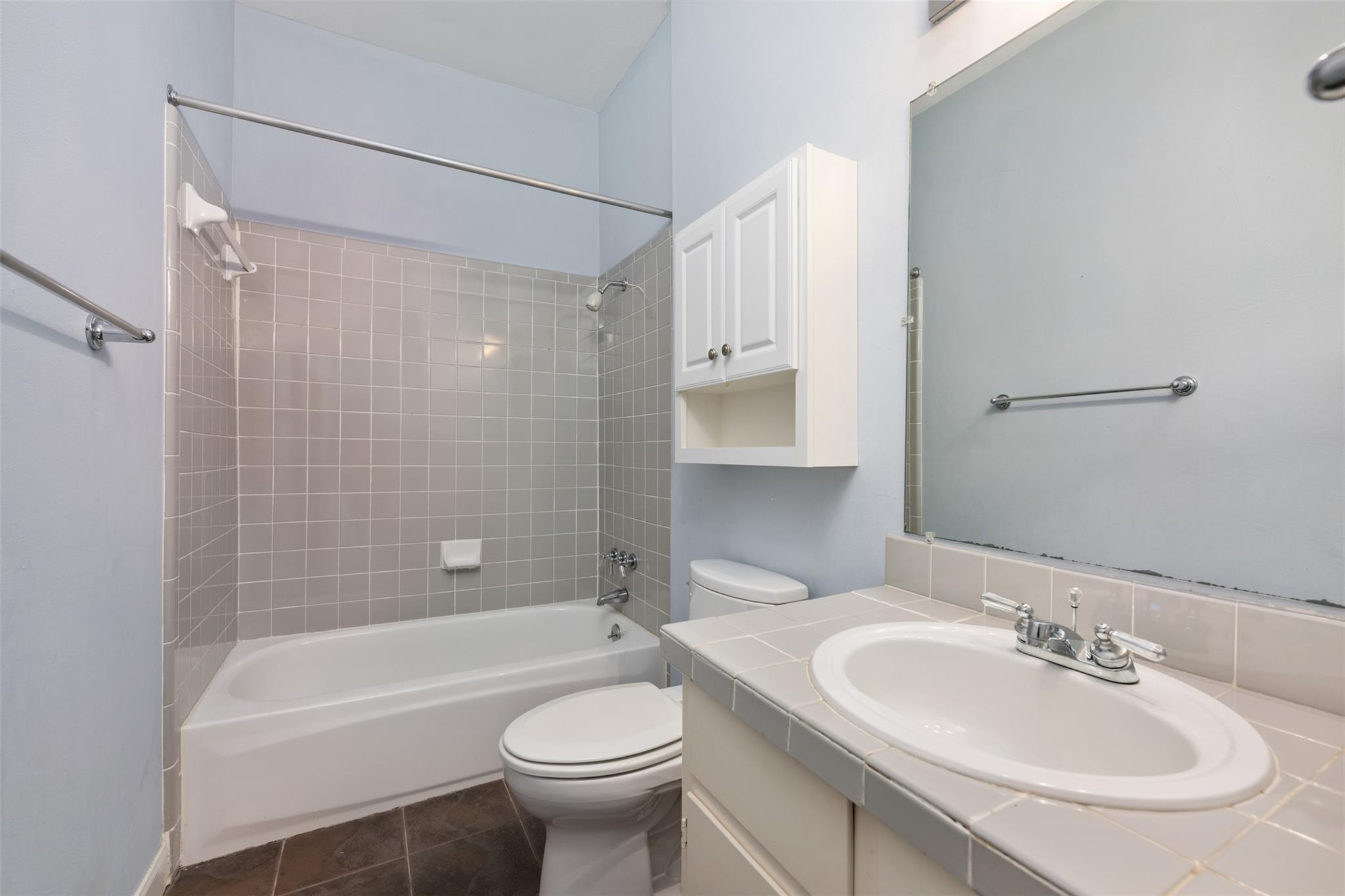 Image 27 of 38 For 4111 Burnet Rd W