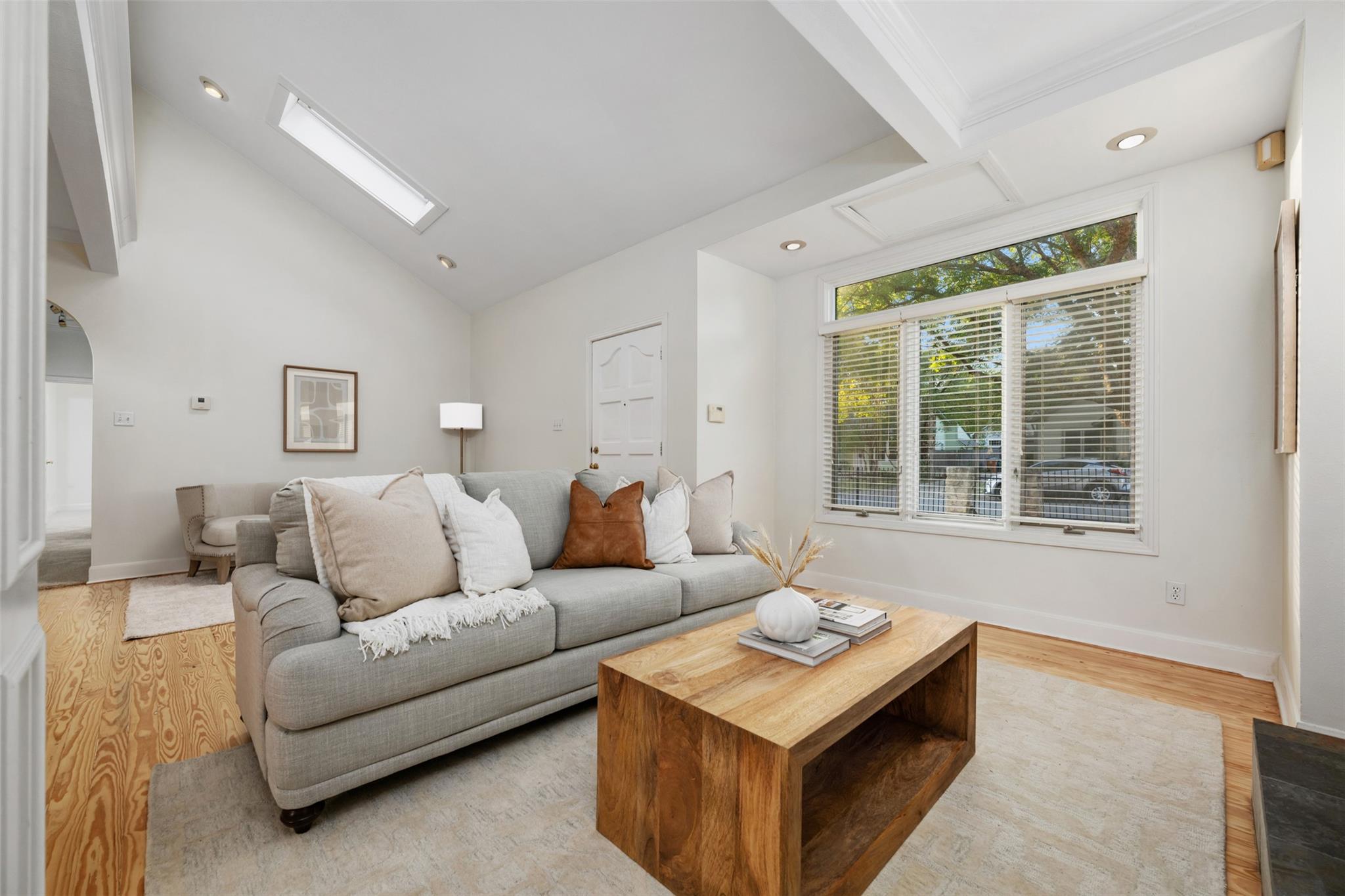 Image 4 of 38 For 4111 Burnet Rd W