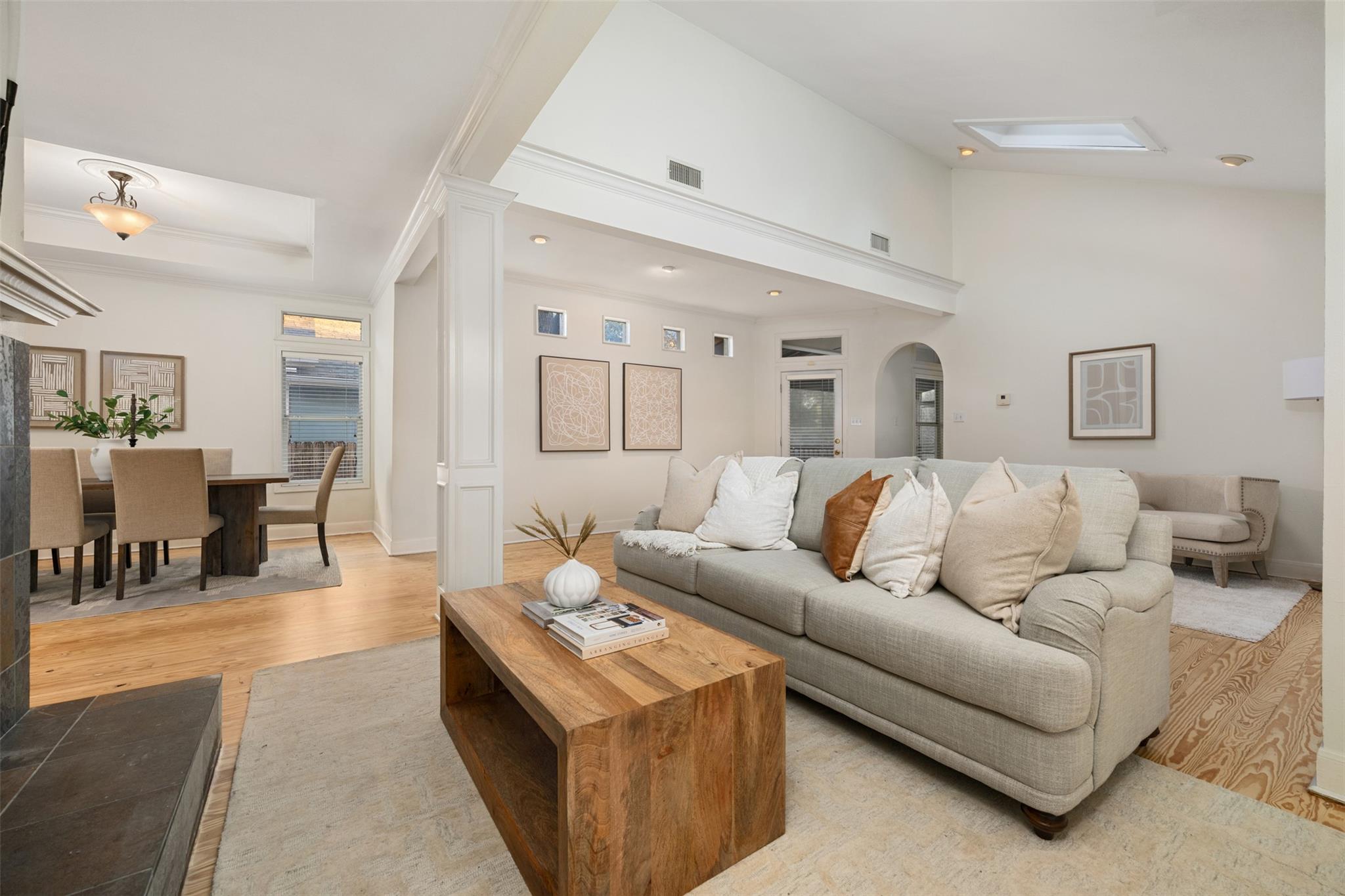 Image 9 of 38 For 4111 Burnet Rd W