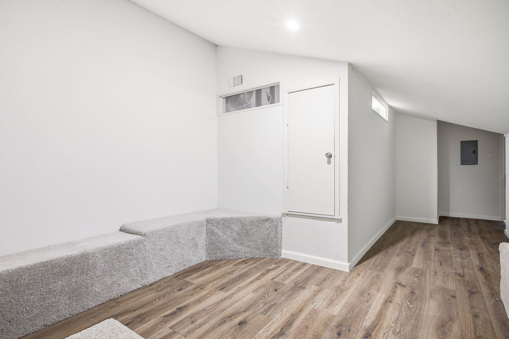 Image 25 of 32 For 6302 Cypress Crk