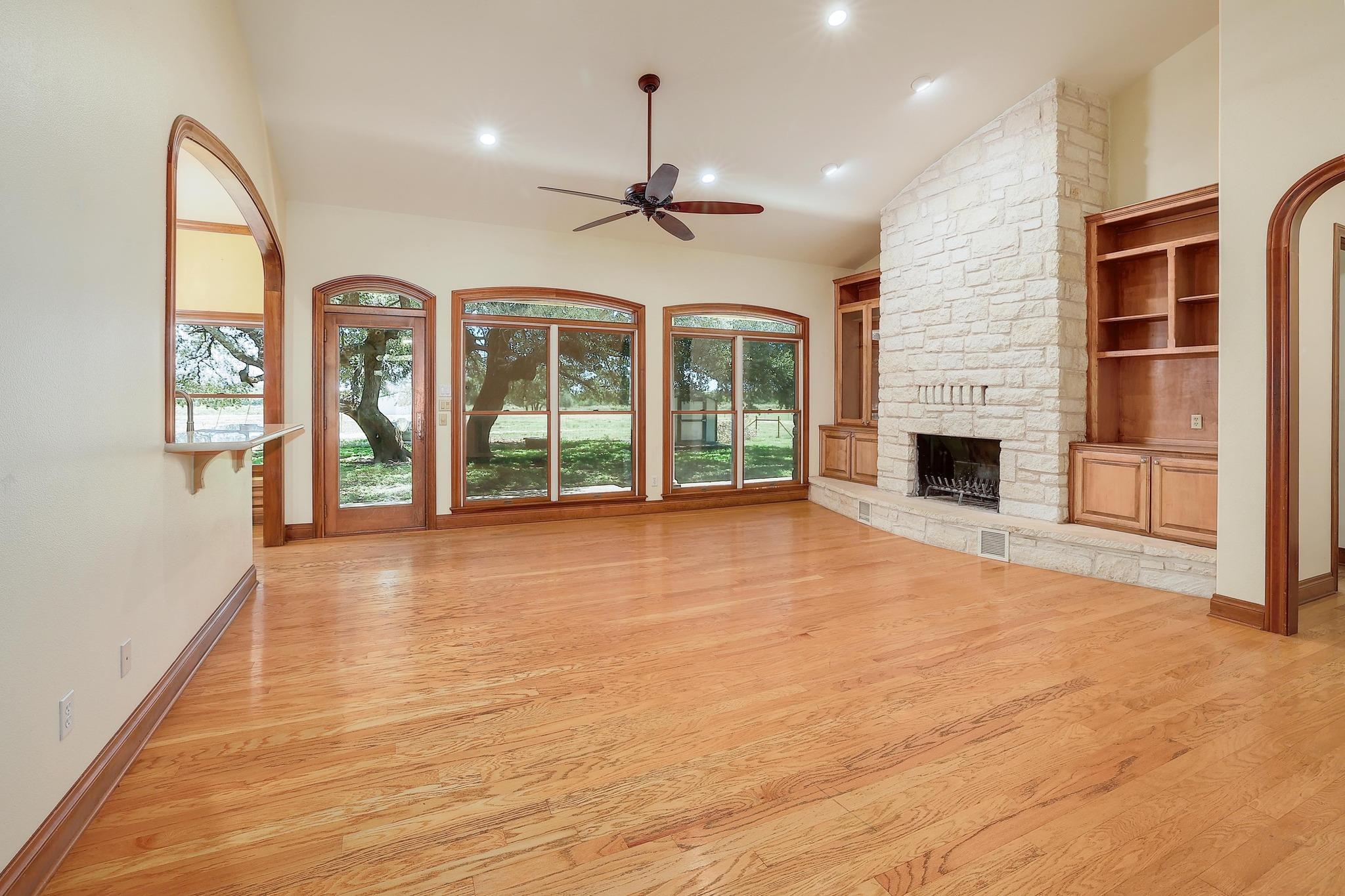 Image 5 of 40 For 3900 Shell Rd