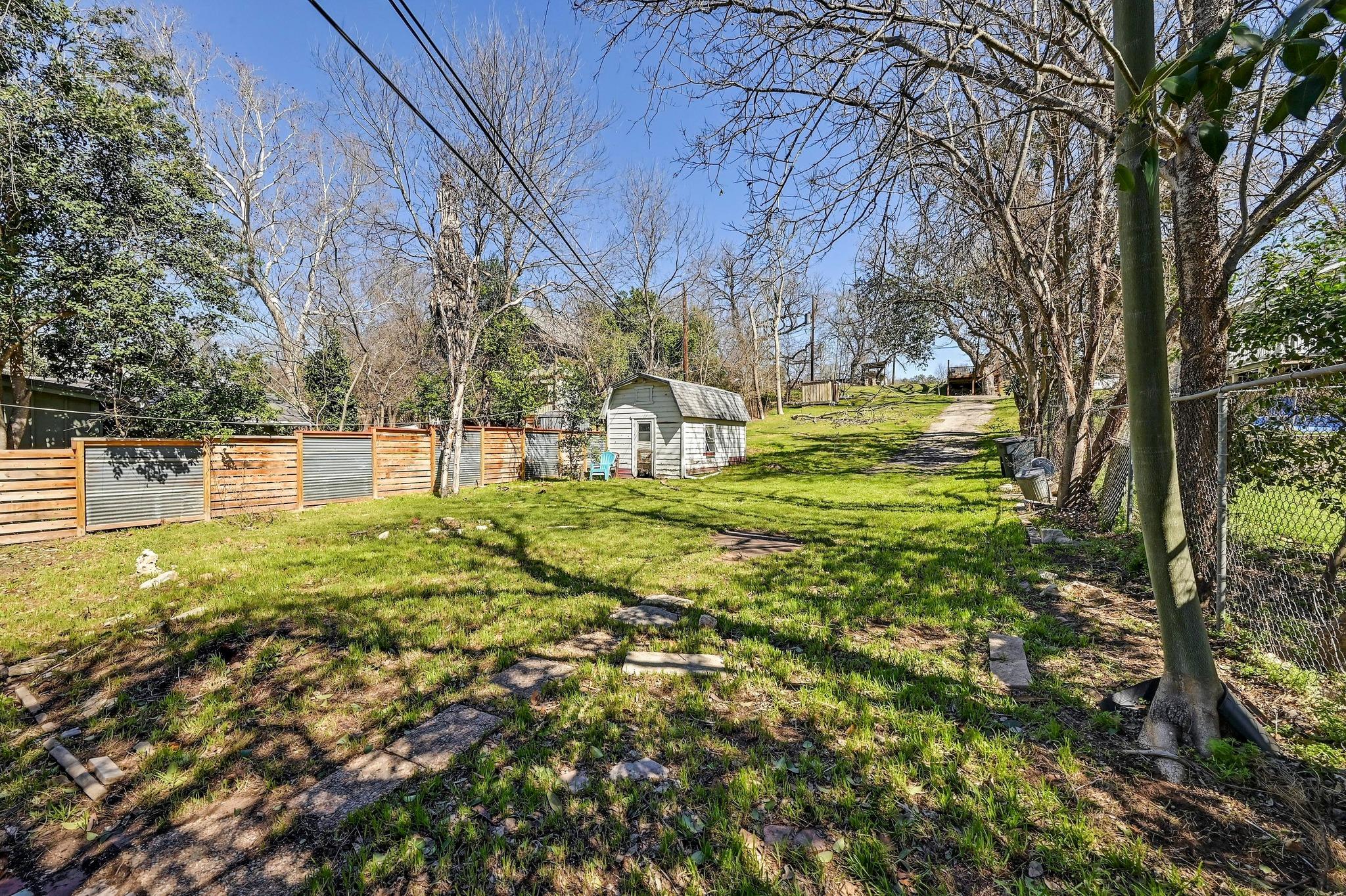 Image 18 of 26 For 13003 On The Lake Rd