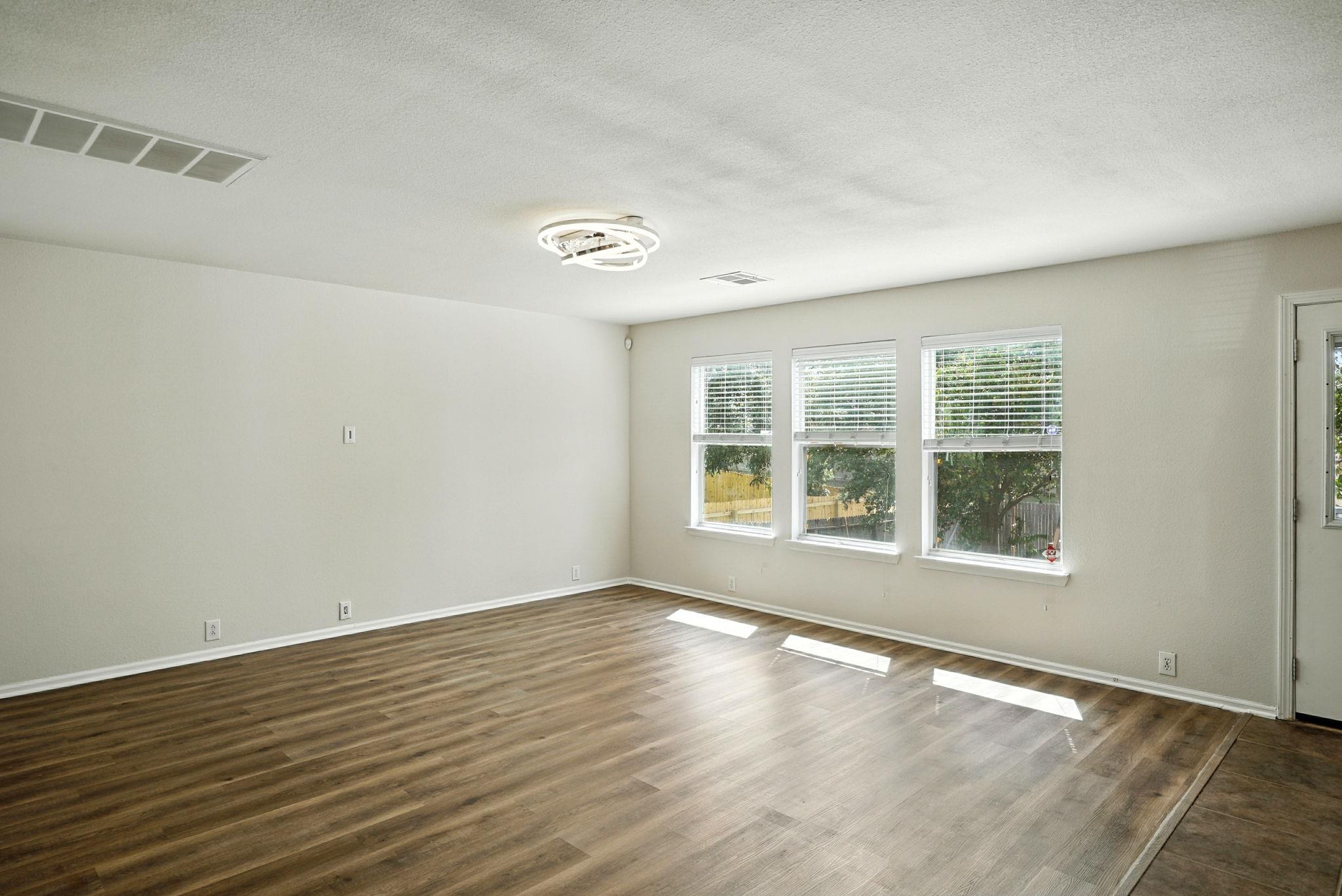 Image 13 of 40 For 9330 Hanover Cv