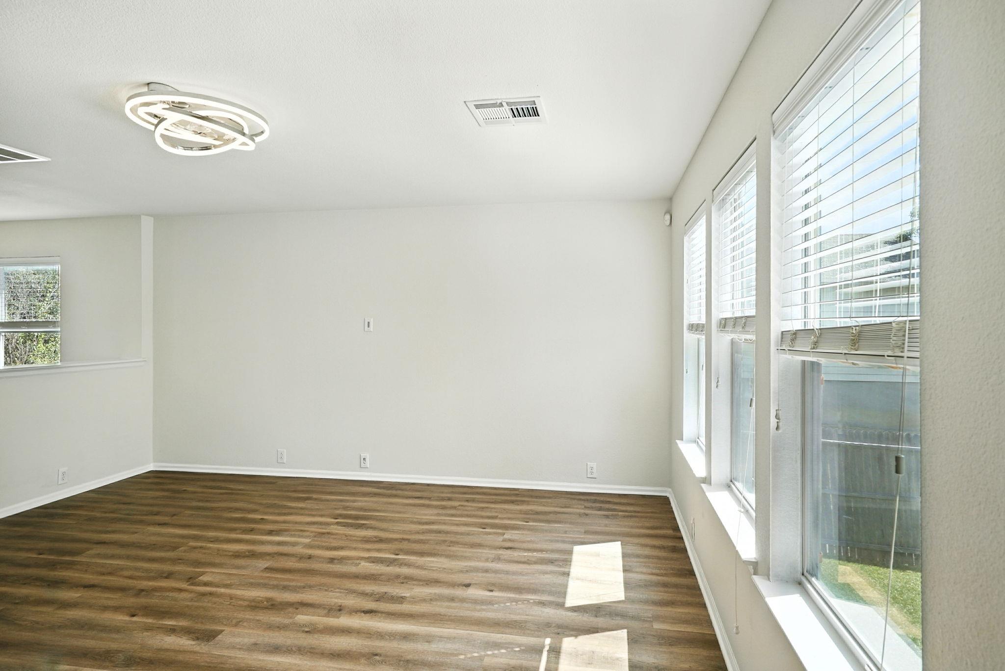 Image 14 of 40 For 9330 Hanover Cv