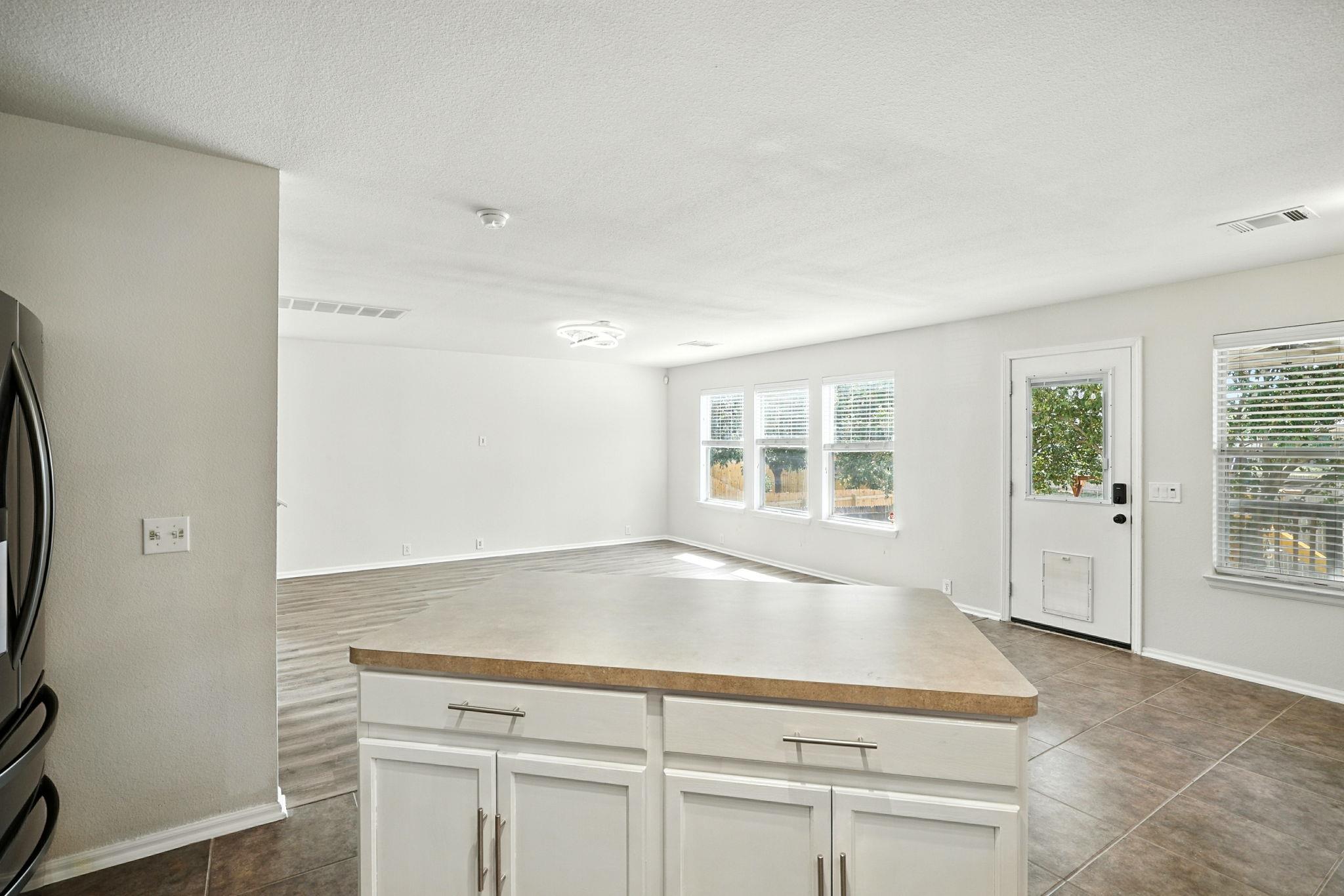 Image 21 of 40 For 9330 Hanover Cv