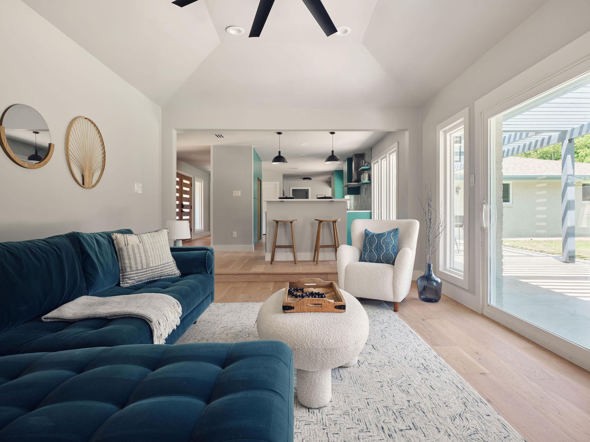 Image 11 of 36 For 8704 Balcones Club Dr