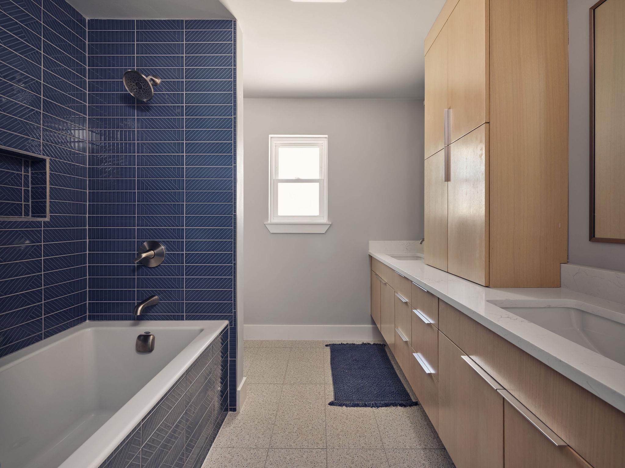 Image 24 of 36 For 8704 Balcones Club Dr