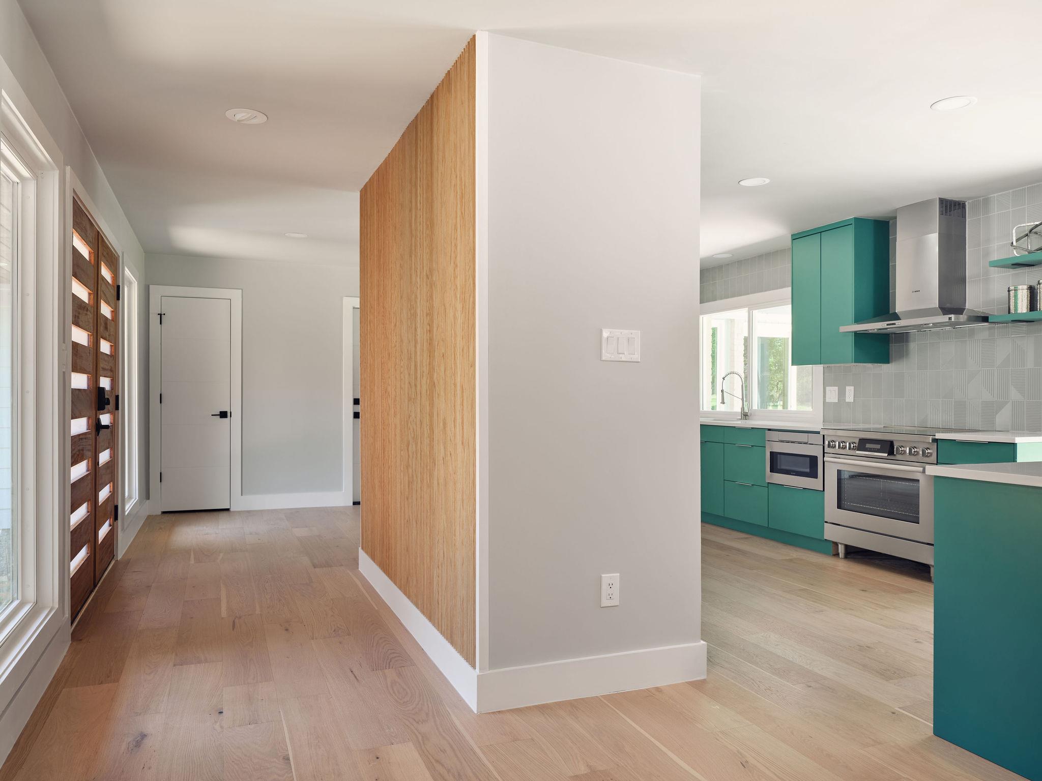 Image 4 of 36 For 8704 Balcones Club Dr