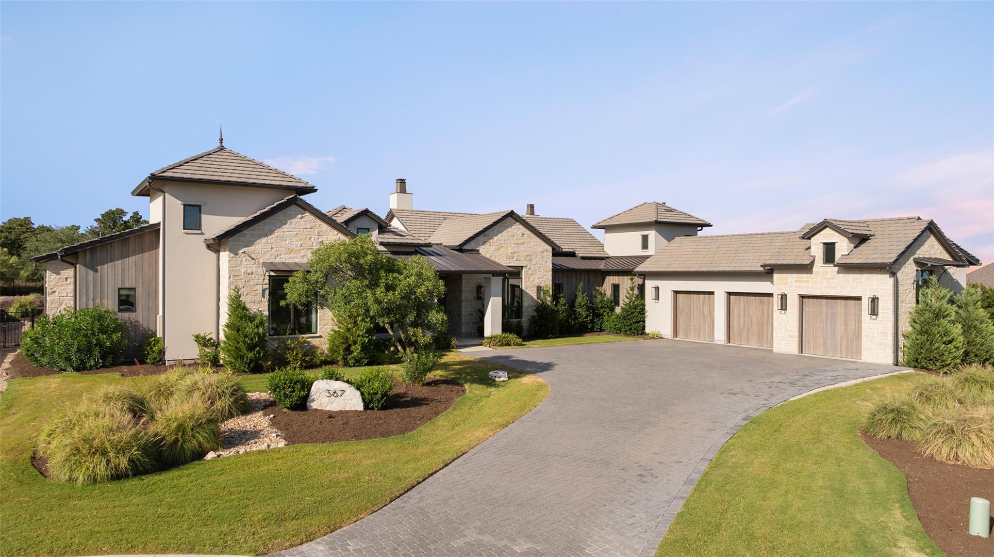 Image 2 of 40 For 567 Delayne Dr