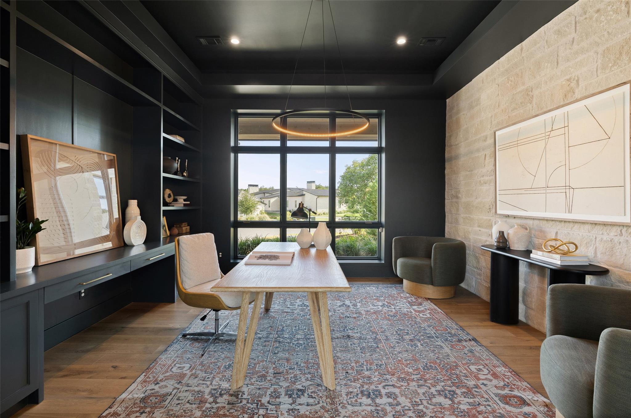 Image 21 of 40 For 567 Delayne Dr