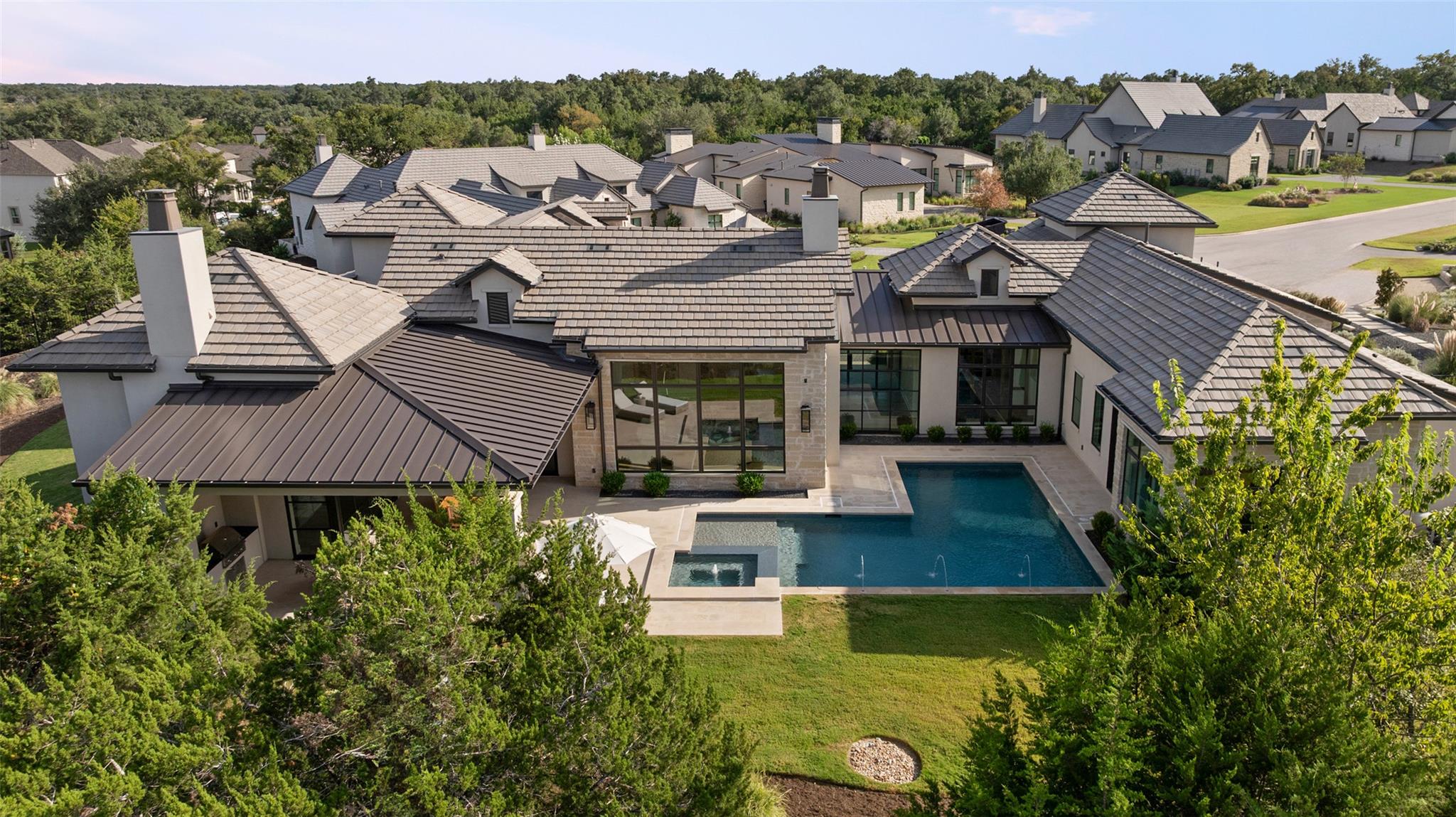 Image 3 of 40 For 567 Delayne Dr