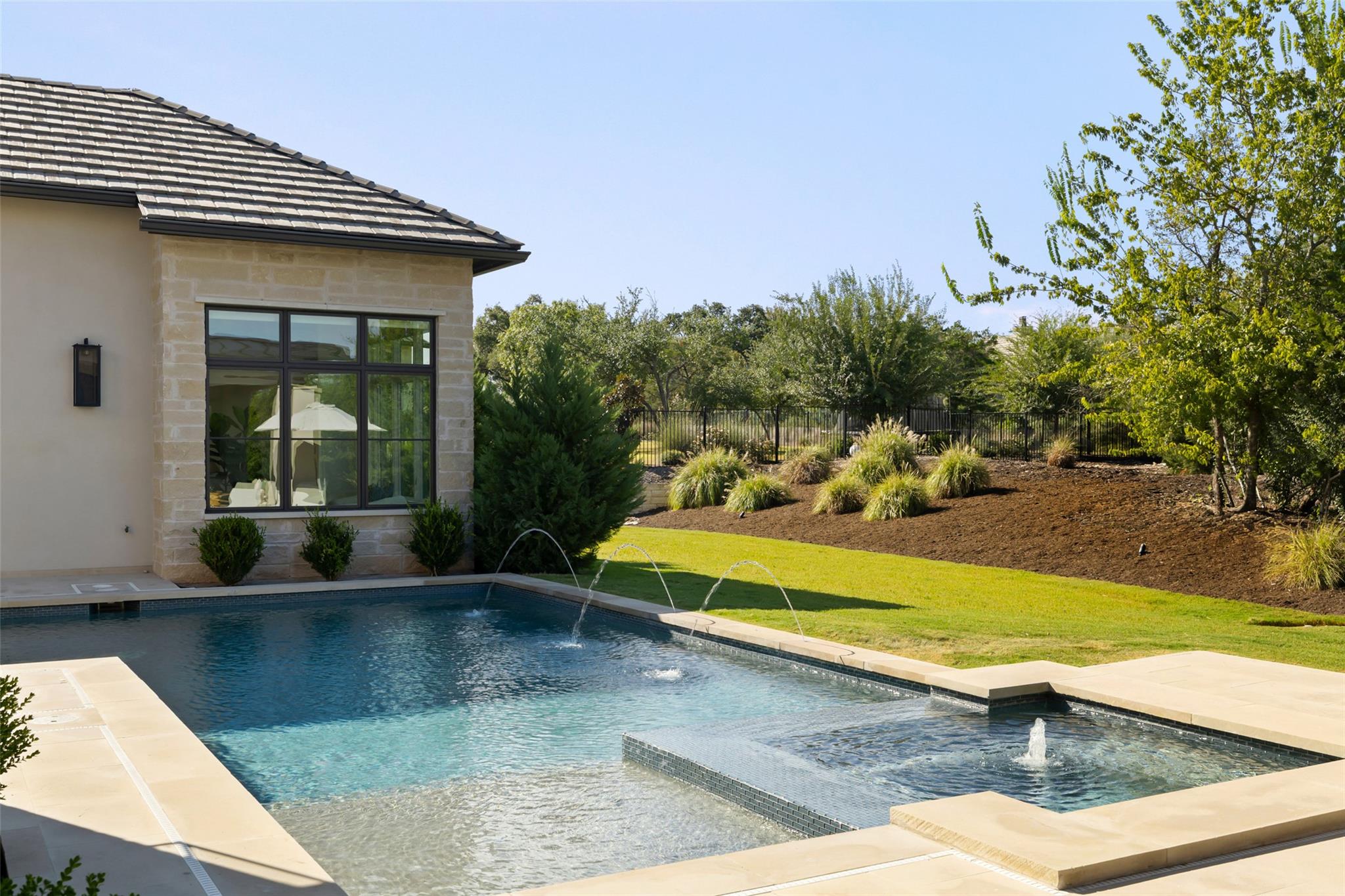 Image 38 of 40 For 567 Delayne Dr