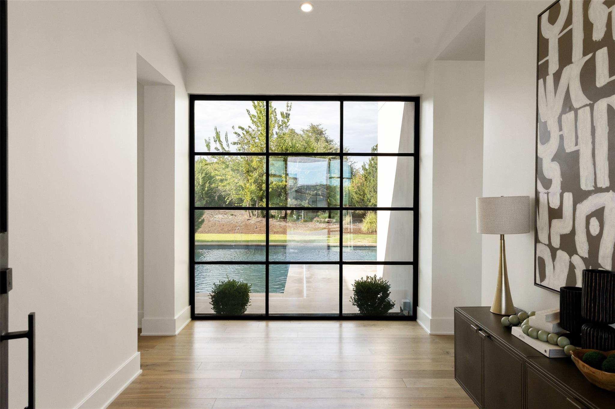 Image 4 of 40 For 567 Delayne Dr