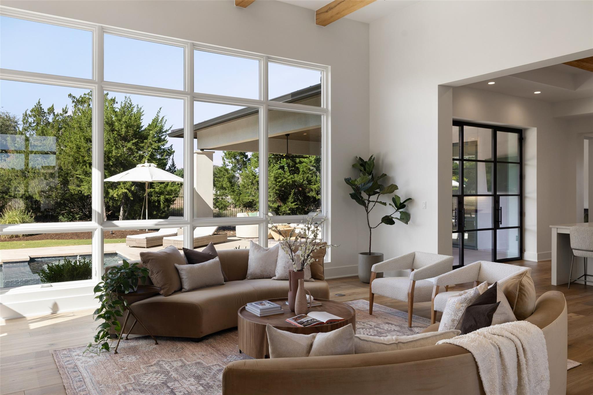 Image 5 of 40 For 567 Delayne Dr