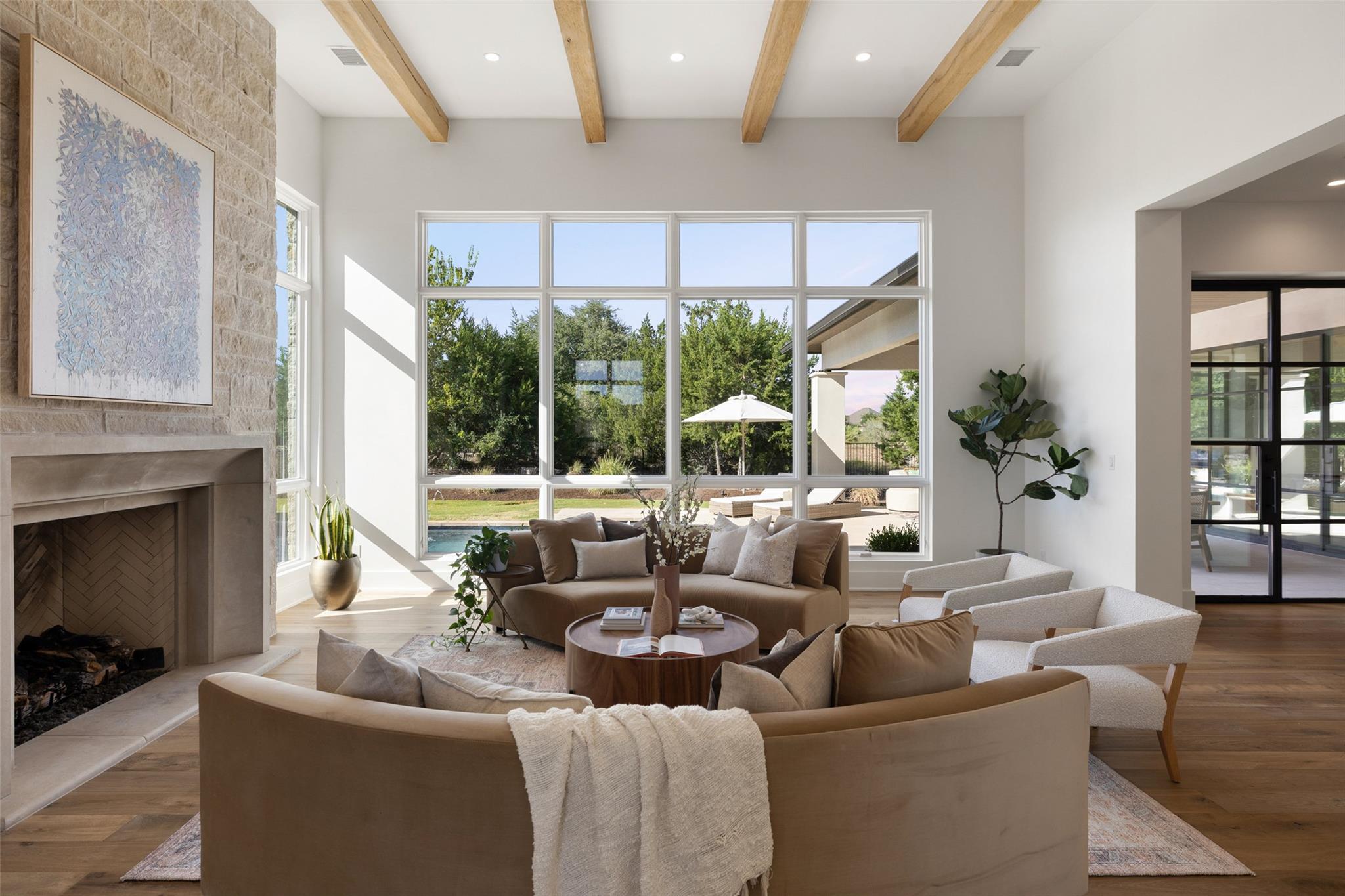 Image 6 of 40 For 567 Delayne Dr