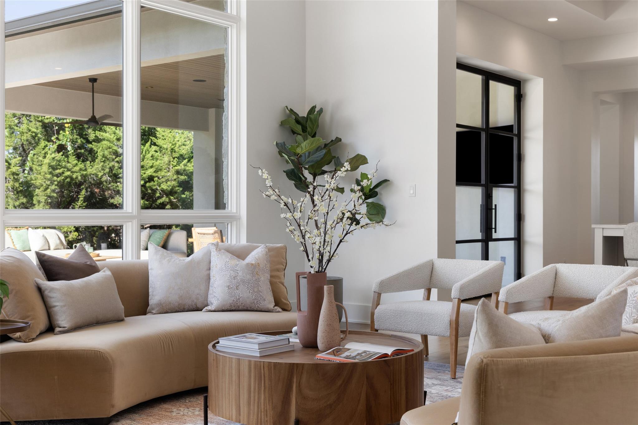 Image 7 of 40 For 567 Delayne Dr