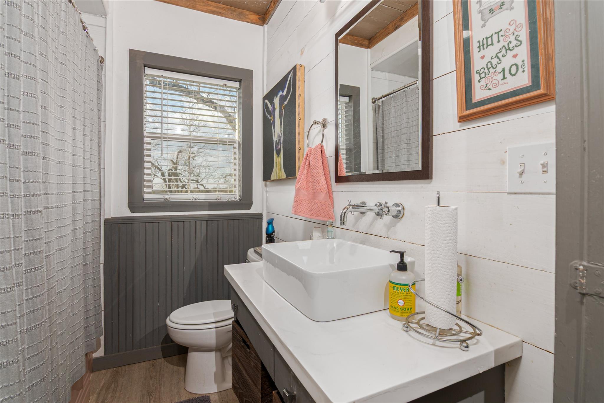 Image 13 of 38 For 7150 Linne Rd