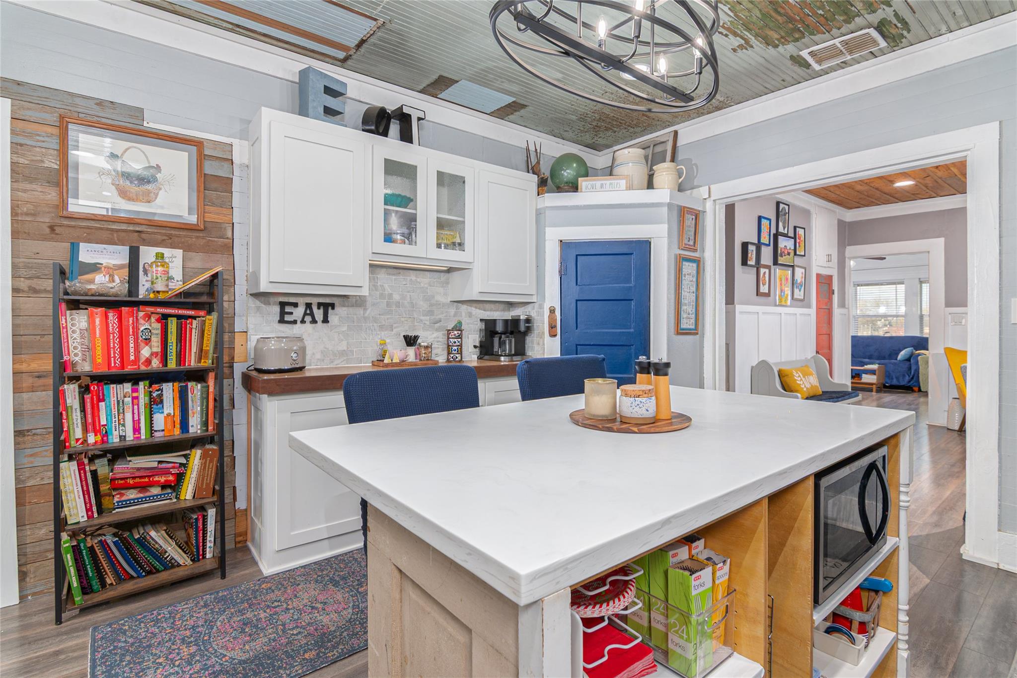 Image 18 of 38 For 7150 Linne Rd