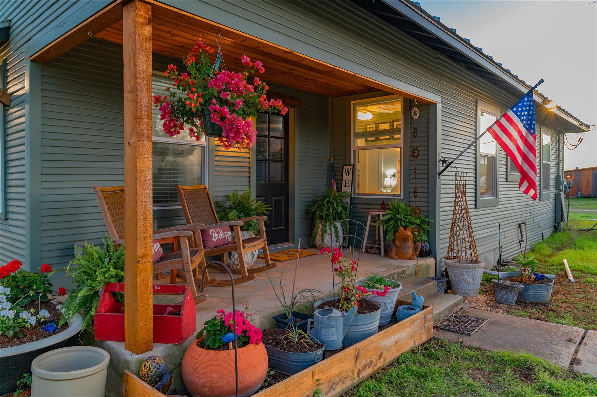 Image 3 of 38 For 7150 Linne Rd