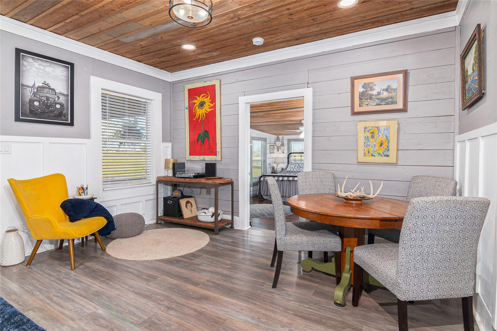 Image 7 of 38 For 7150 Linne Rd