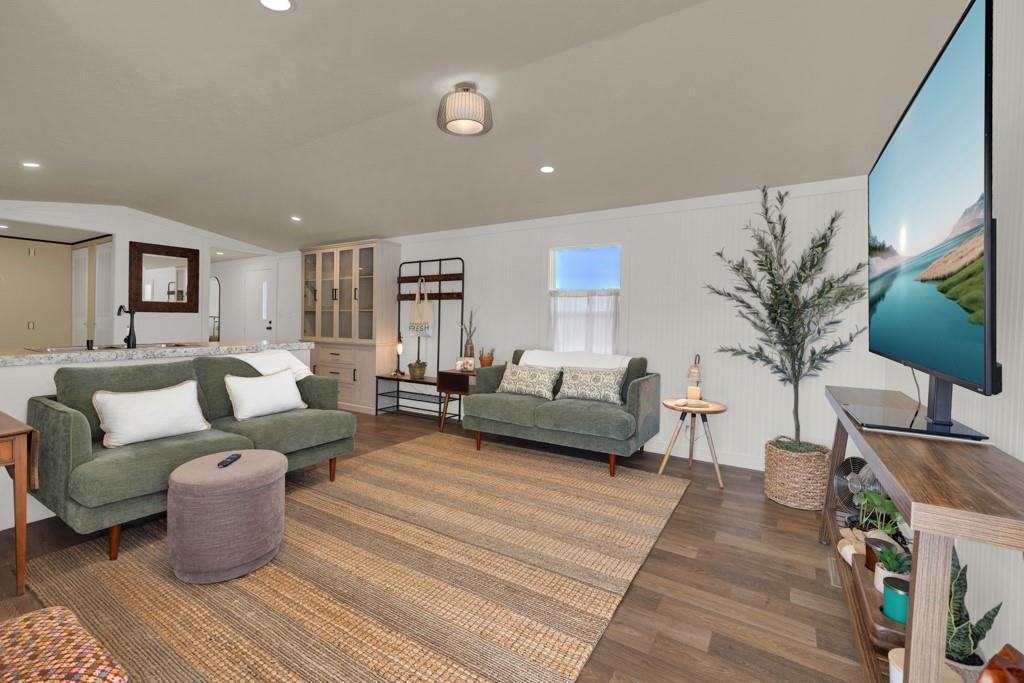 Image 28 of 40 For 270 Lakewood Ct