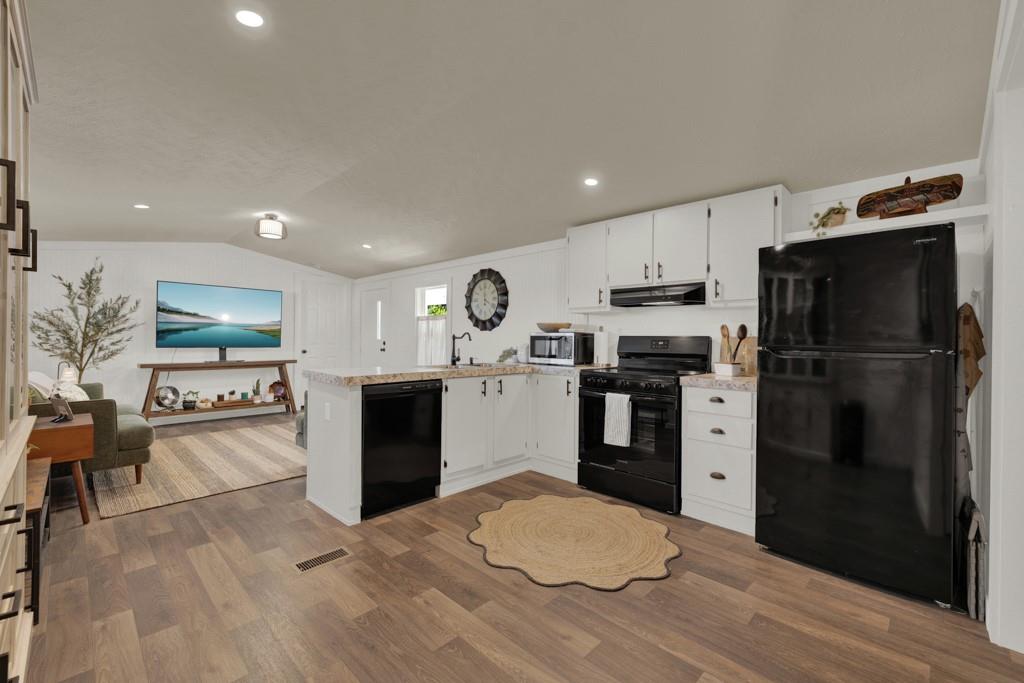 Image 30 of 40 For 270 Lakewood Ct