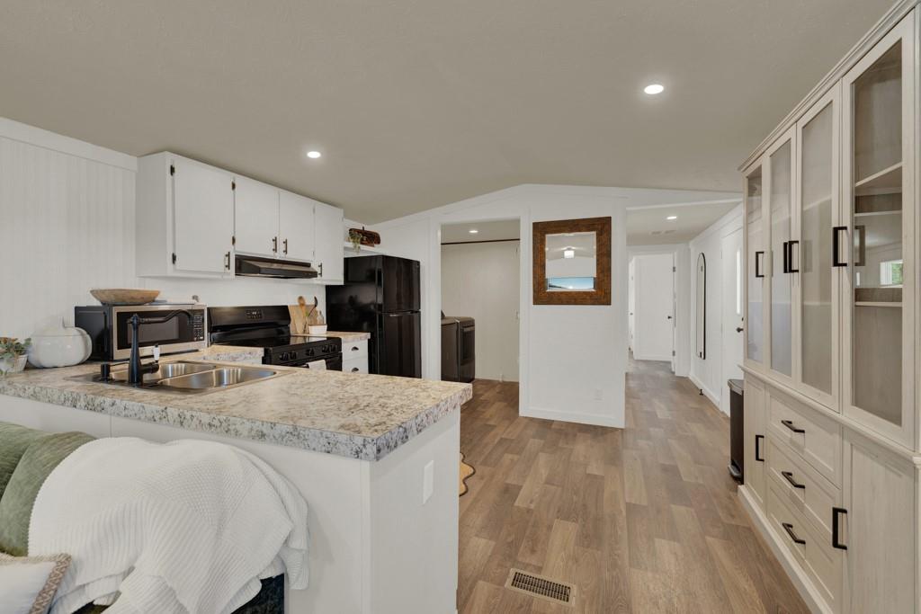 Image 31 of 40 For 270 Lakewood Ct