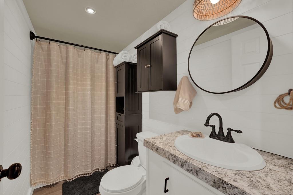 Image 34 of 40 For 270 Lakewood Ct