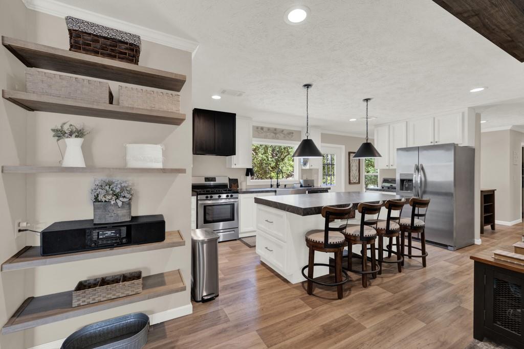 Image 8 of 40 For 270 Lakewood Ct